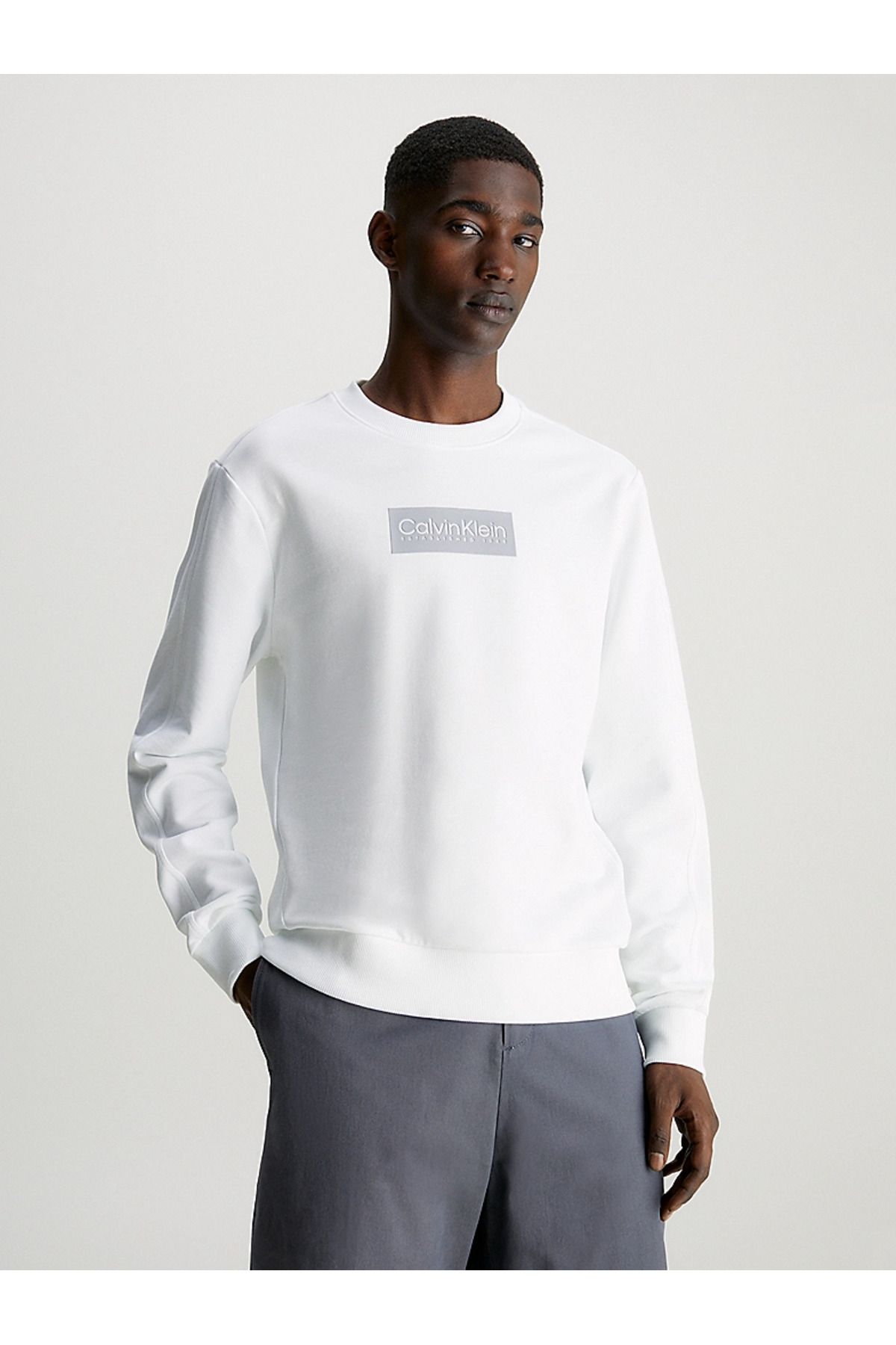 Calvin Klein Erkek Marka Logolu Uzun Kollu Rahat Beyaz Kazak K10K112252-YAF