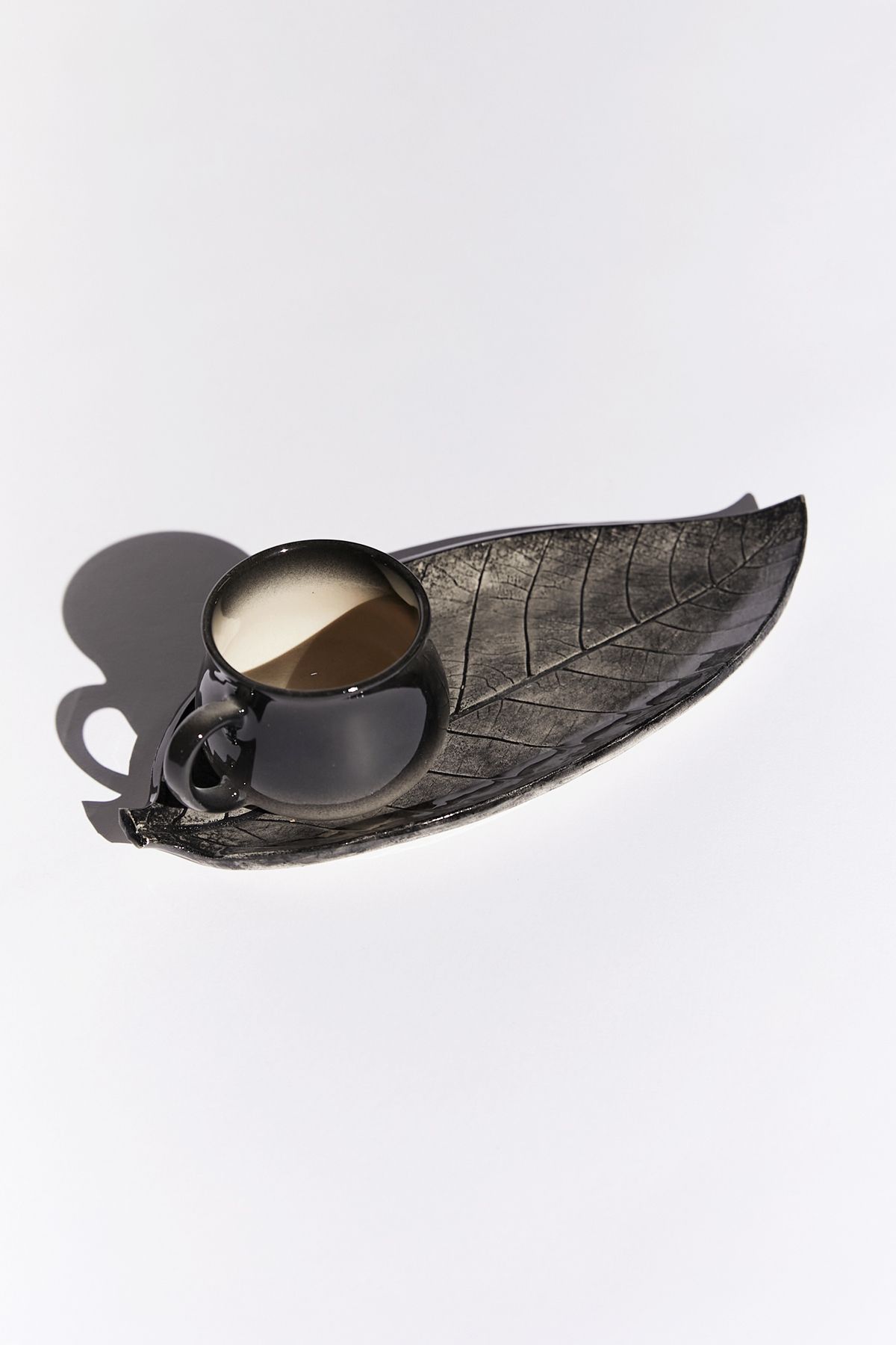 Loomart Dekoratif Düz Yaprak Tasarımlı El Yapımı Seramik Tek Kişilik Kahve Fincanı Seti - Siyah