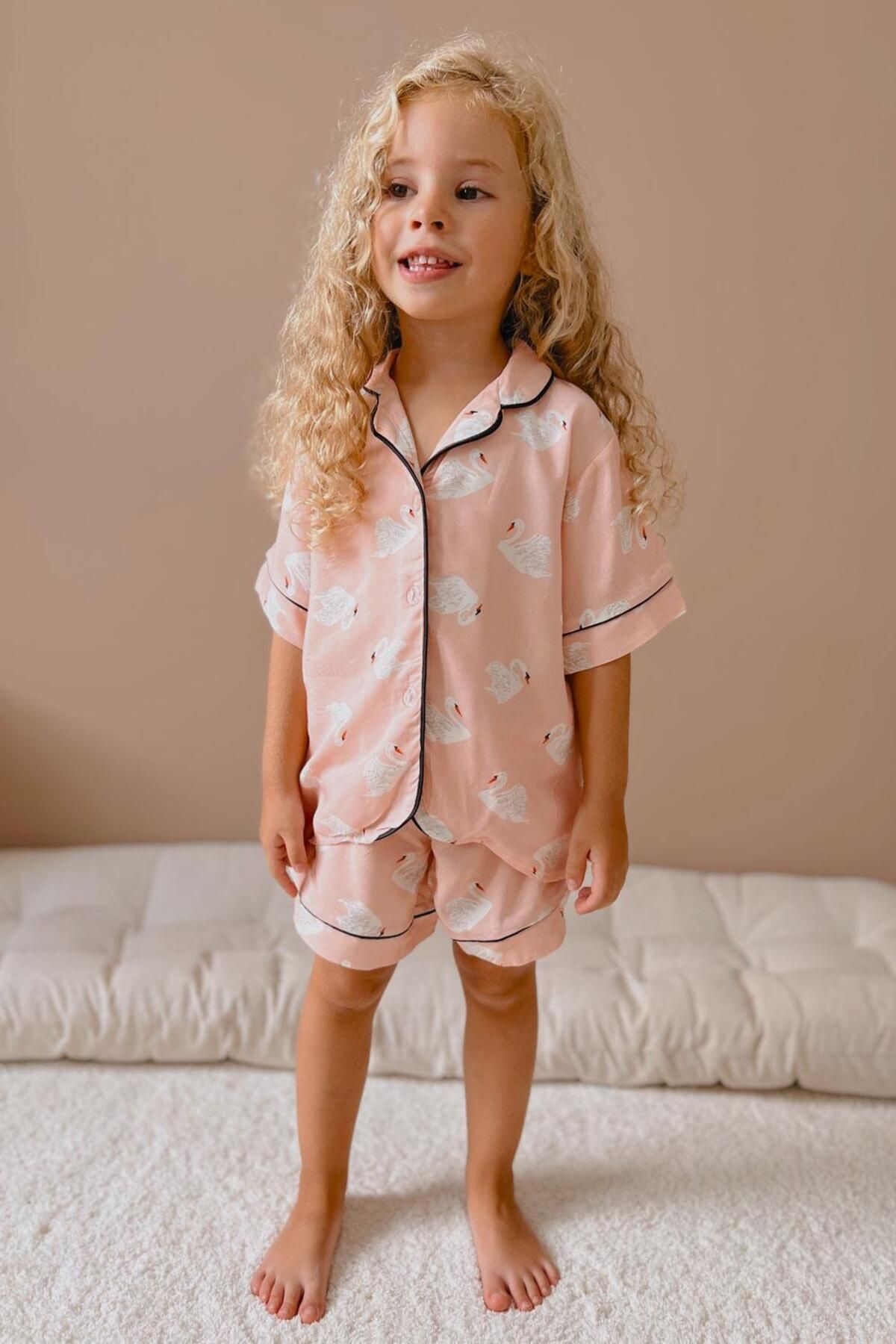 Le Mabelle Yavruağzı Kuğu Desenli Biyeli Kız Çocuk Pijama Takımı