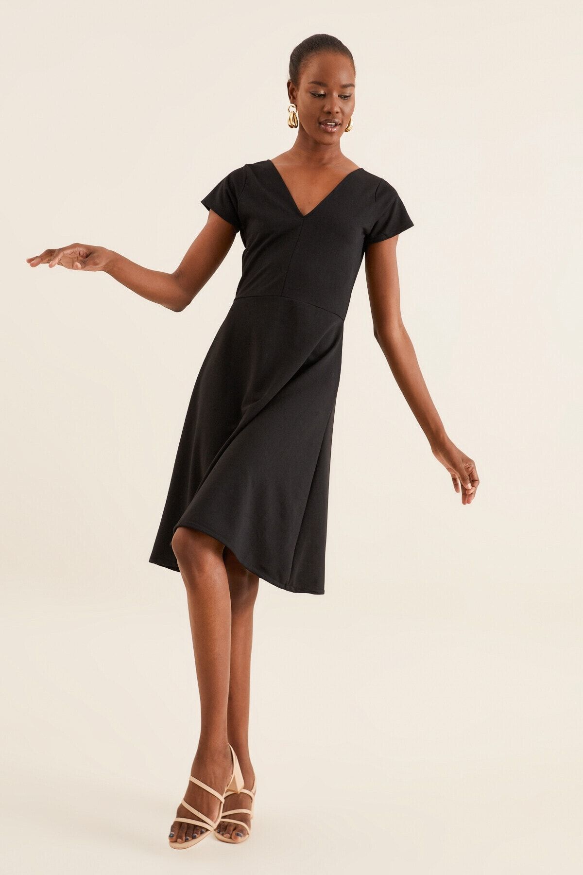 Quincey Kadın Siyah V Yaka Midi Elbise