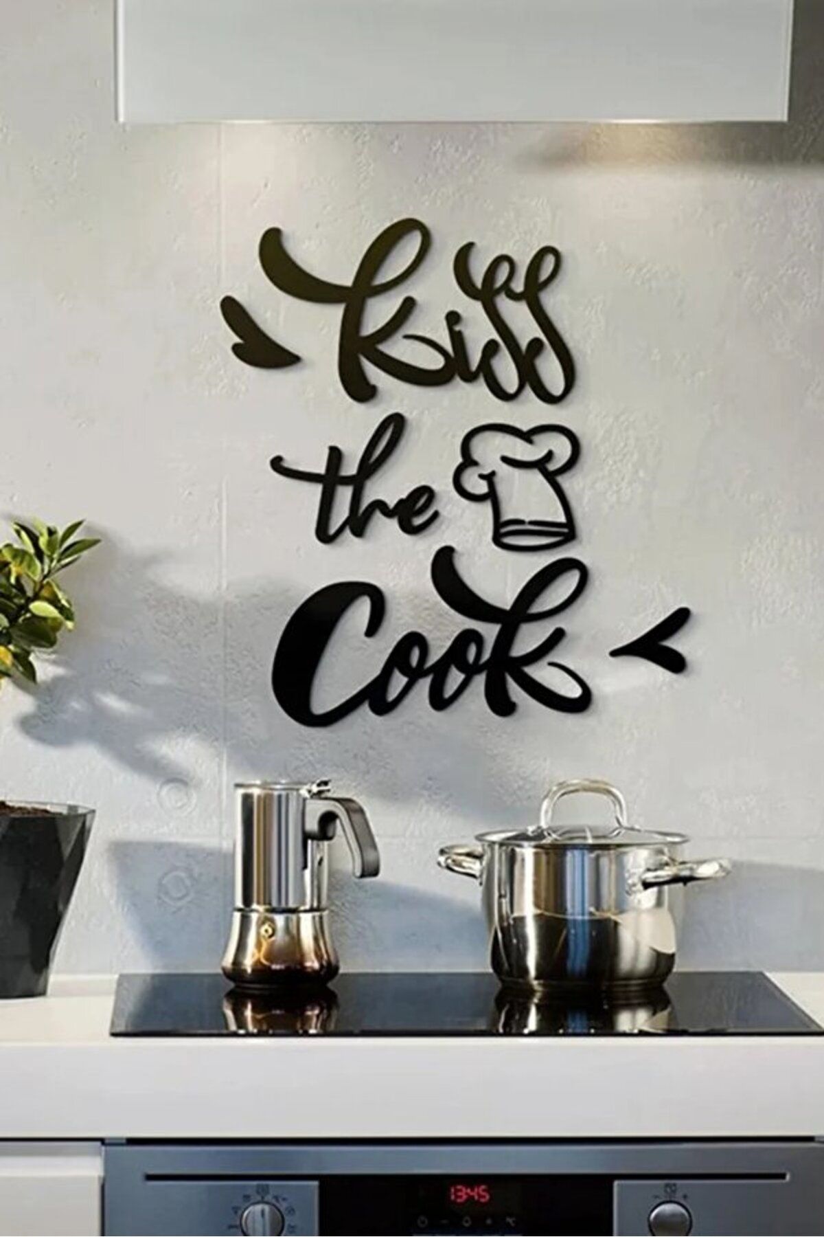 StorHome Siyah Ahşap Kiss The Cook Yazılı Aşçı Konsepti Mutfak Duvar Dekoru - Lazer Kesim Dekoratif Tablo
