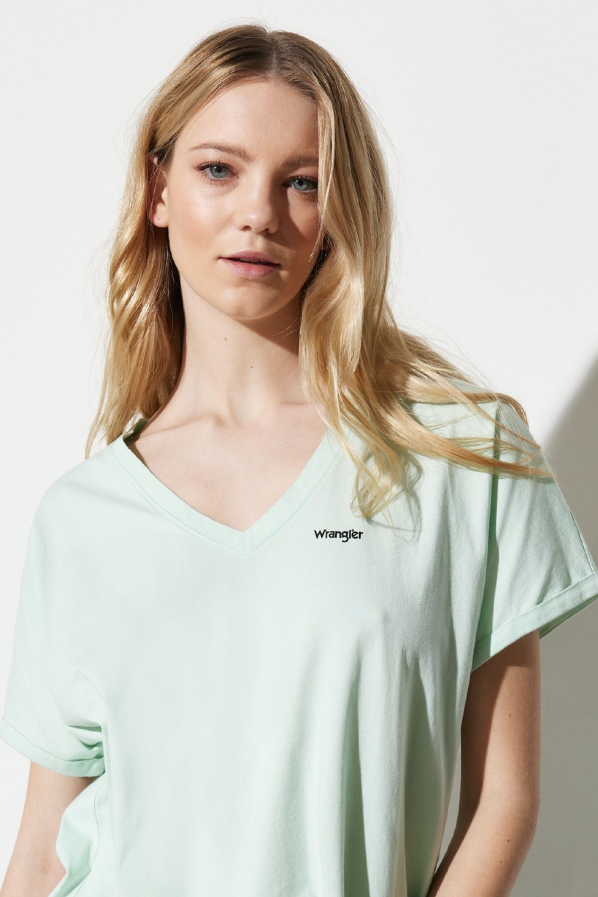 Wrangler Regular Fit Normal Kesim V Yaka %100 Pamuk Yeşil Kadın T-shirt