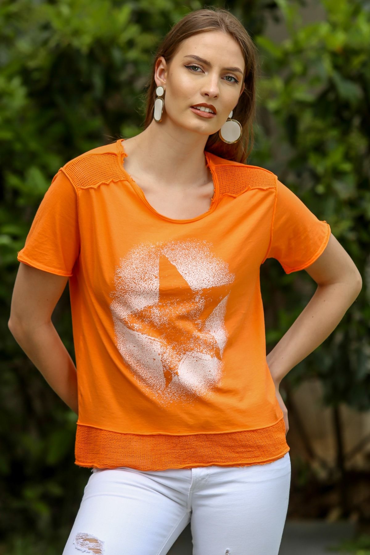 Chiccy Kadın Turuncu Sıfır Yaka Omzu Ve Etek Ucu File Yıldız Baskılı Yıkamalı T-Shirt M10010300TS98209