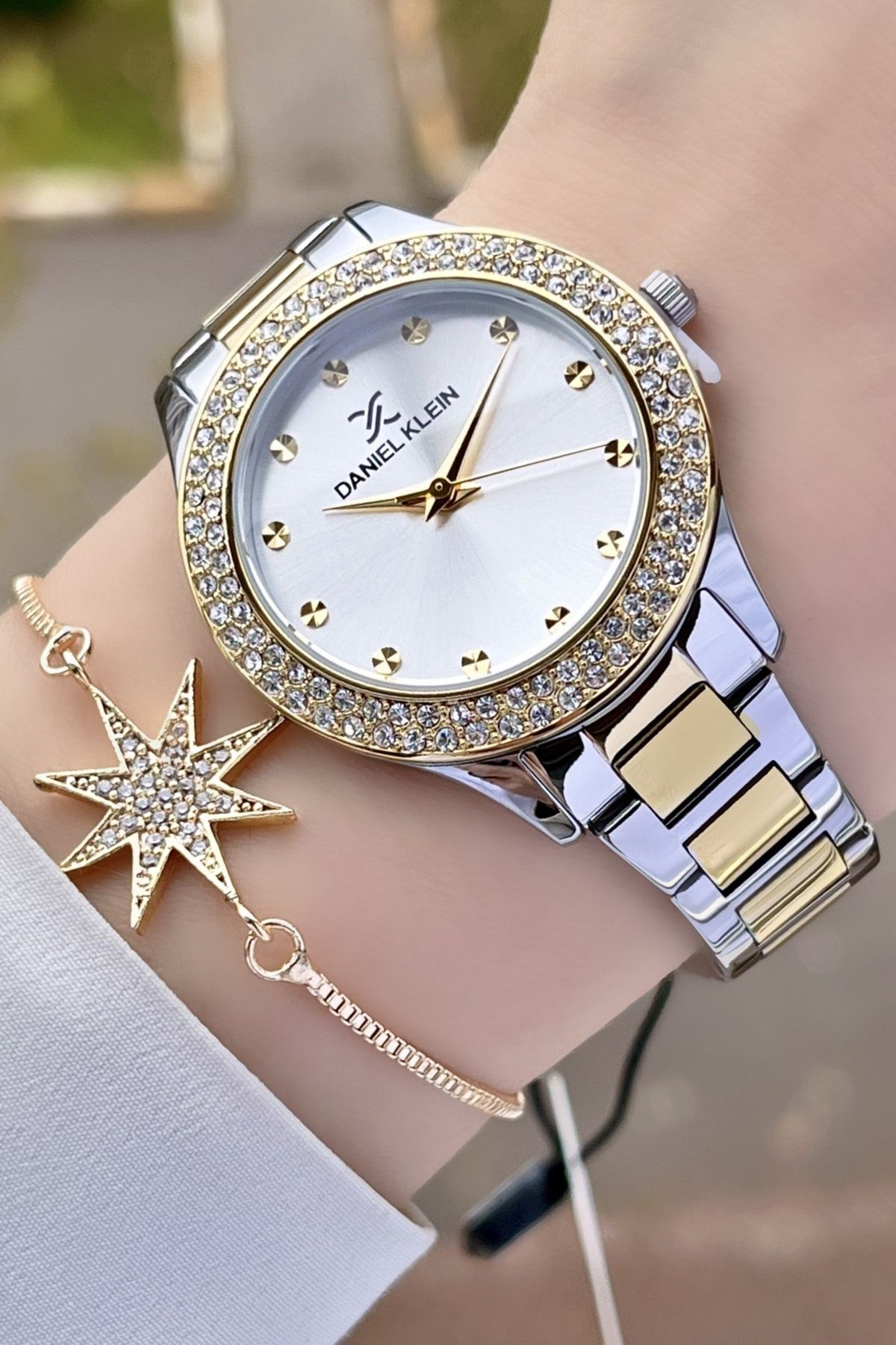 Daniel Klein Premium Gold Gümüş Renk Taşlı Kadın Kol Saati ve Bileklik