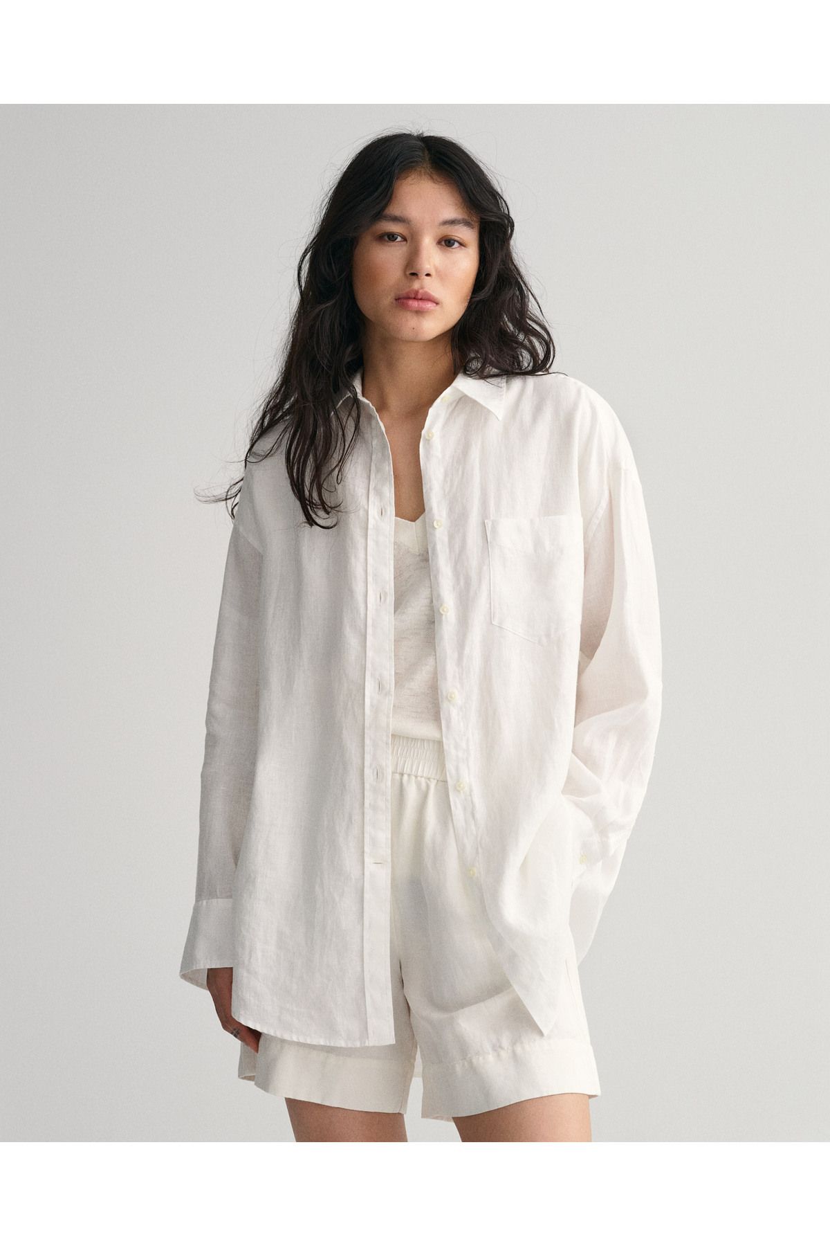 Gant Kadın Beyaz Oversize Fit Klasik Yaka Keten Gömlek