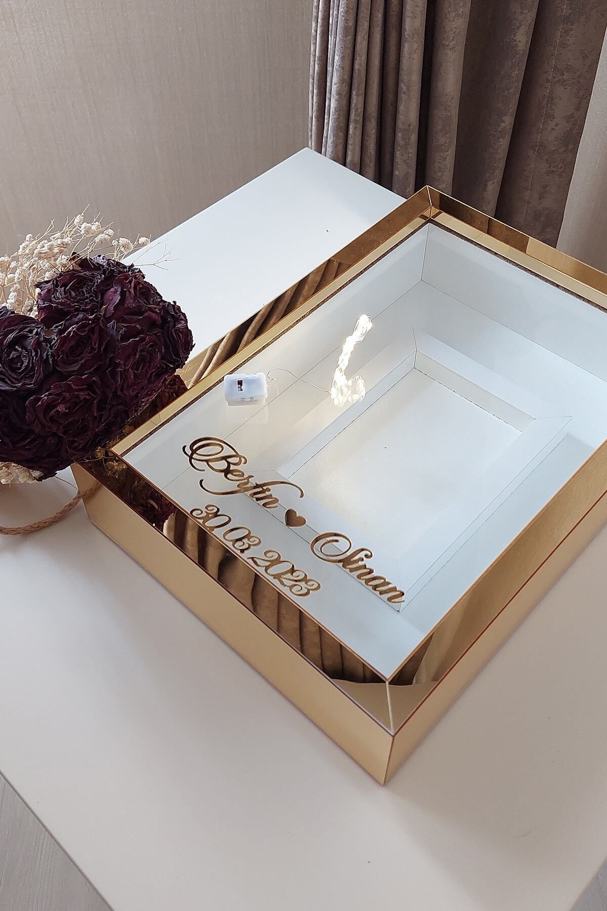 Verda Çerçeve 25x35 Cm Gold Ledli Isimli Fotoğraf Alanlı Model Tasarım Gül Kutusu Anı Çerçevesi!