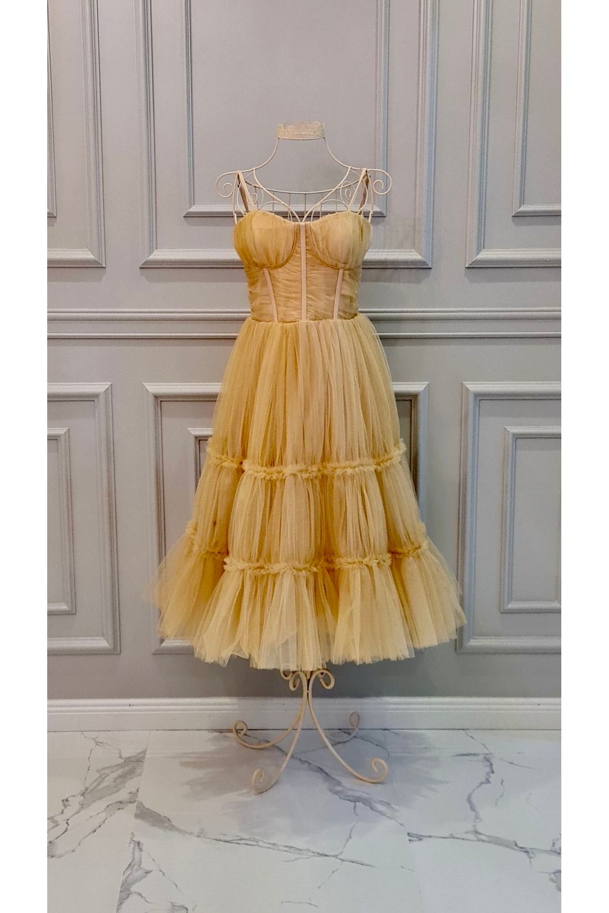 Madame Lucid Tütü Fırfırlı Tül Etekli Drapeli Askılı Midi Sarı Söz Mezuniyet Prenses Elbisesi