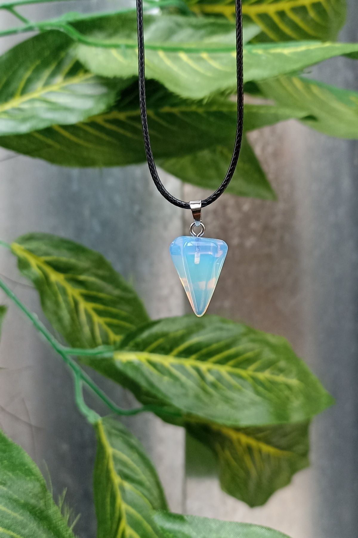 TAUS STONE Opal Ay Taşı Pandül Kolye Ucu (Deri İp Hediyelidir)