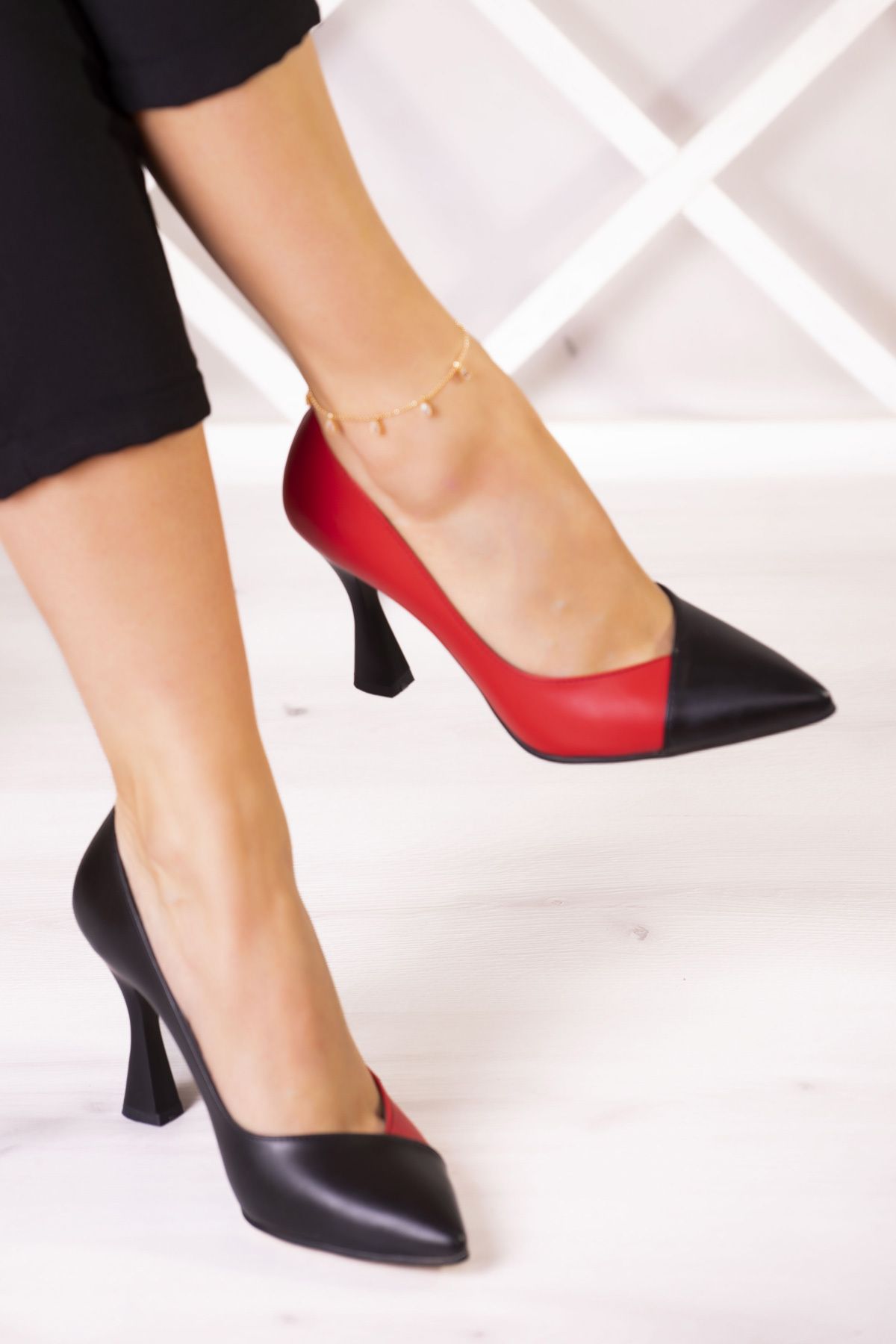 Erkan Saçmacı Jatqılı Plus Siyah Kırmızı Vegan Kadeh Topuklu Ayakkabı 9 Cm.