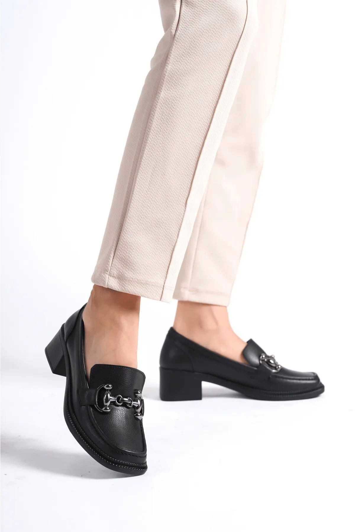 Diardi Kadın Siyah Cilt Toka Detaylı Ayakkabı ss1020