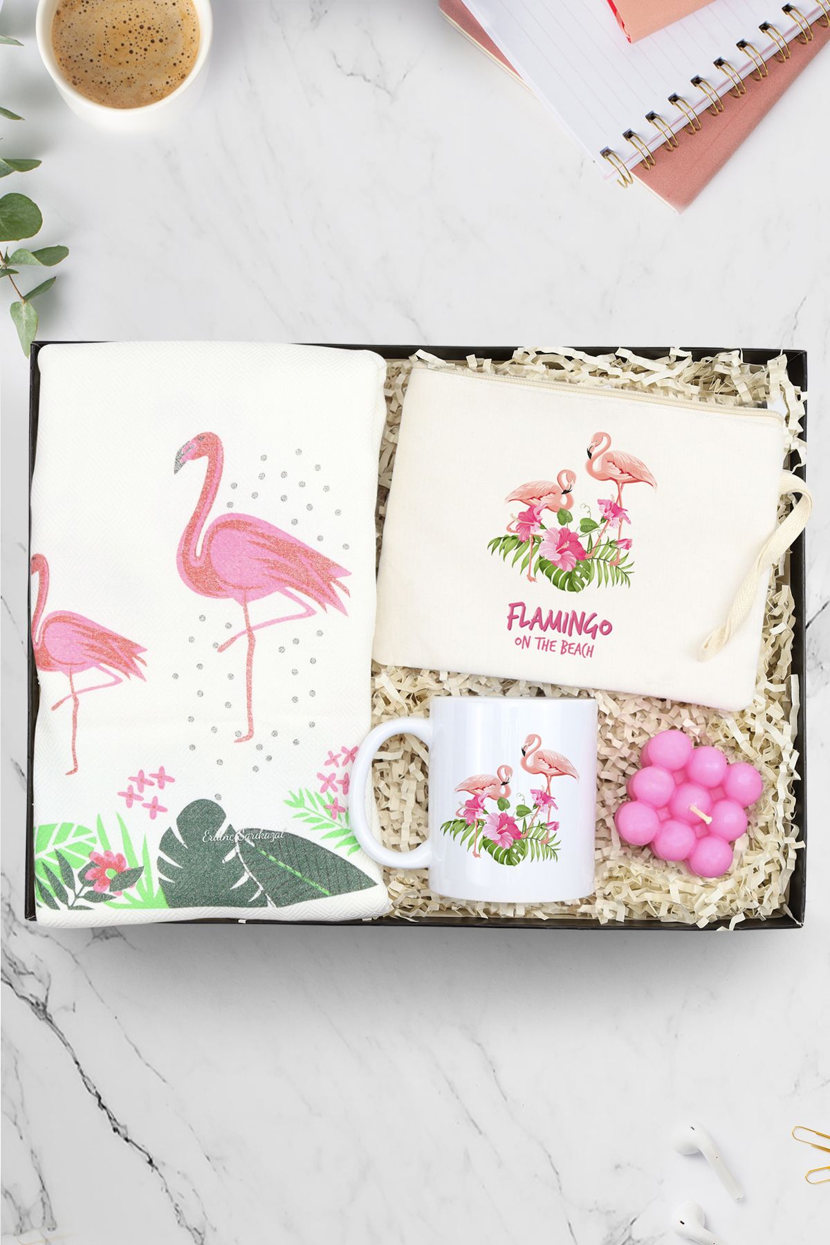 Trendmiya Flamingo Baskılı Peştemal & Pembe Bubble Mum & Kupa & Peştemal Hediye Seti