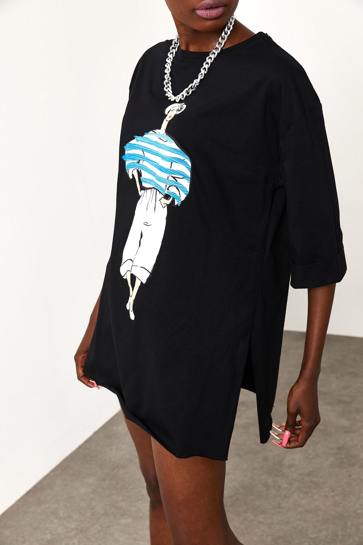 XHAN Kadın Siyah Baskılı Yırmaçlı Oversize T-Shirt 1YZK1-11773-02