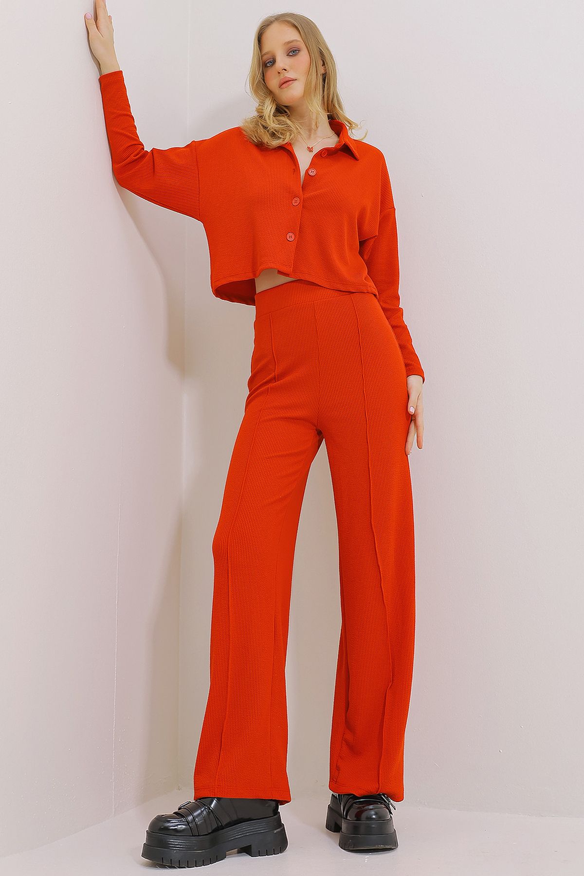 Trend Alaçatı Stili Kadın Kırmızı Selanik Örme Crop Gömlek Ve Çimalı Palazzo Pantolon İkili Takım ALC-X11443