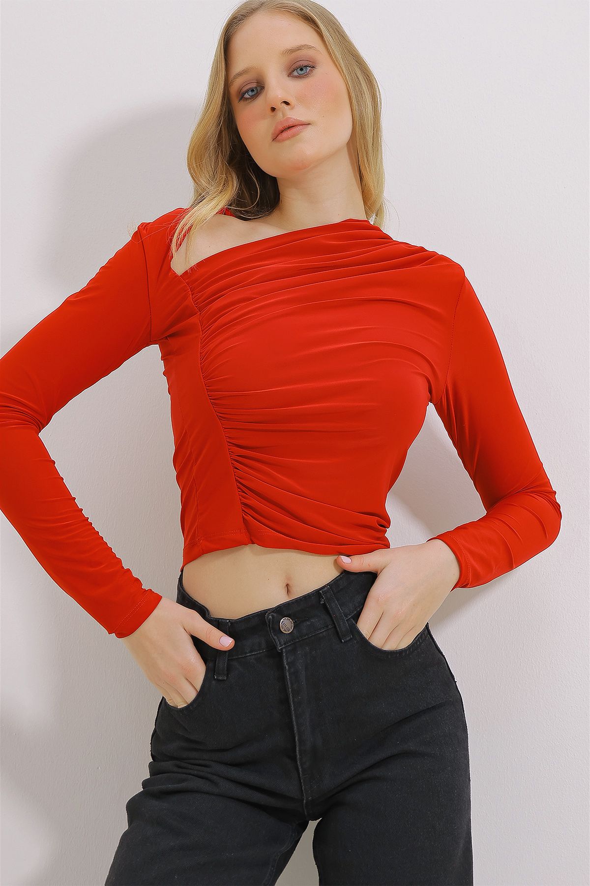 Trend Alaçatı Stili Kadın Kırmızı Önü Drapeli Sandy Bluz ALC-X11438