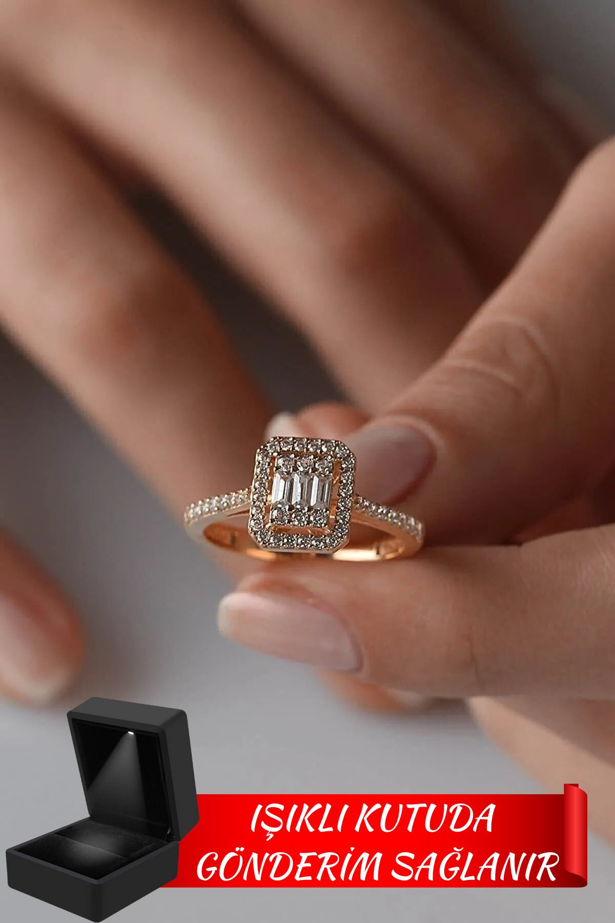 Crystal Diamond Zirconia Işıklı Kutuda Evlilik Teklifi & Özel Günler Için Altın Baget Yüzük