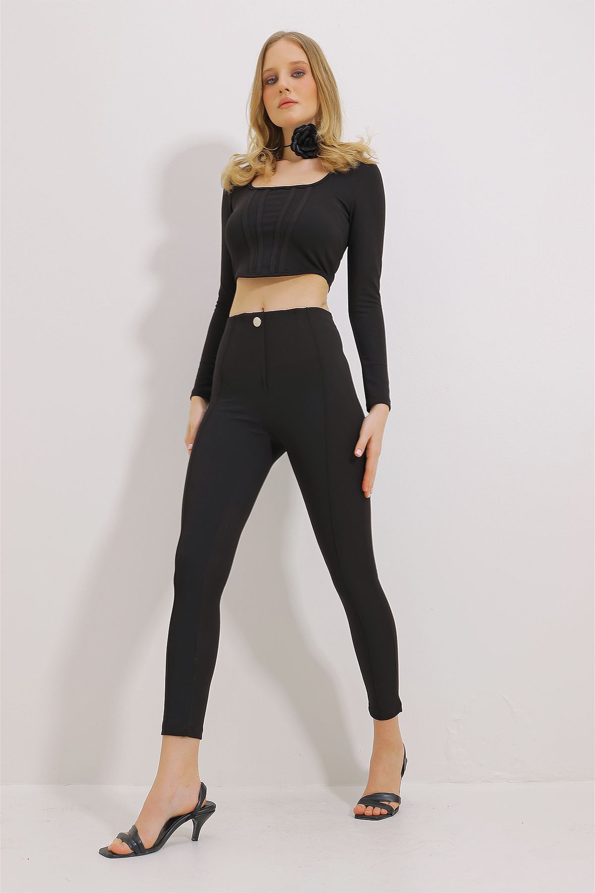 Trend Alaçatı Stili Kadın Siyah Yüksek Bel Önü Çimalı Strech Pantolon ALC-X11442