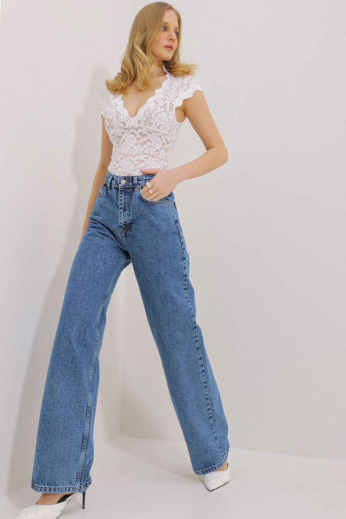 Trend Alaçatı Stili Kadın Mavi Yüksek Bel Beş Cepli Wide Leg Jean Pantolon ALC-X11474