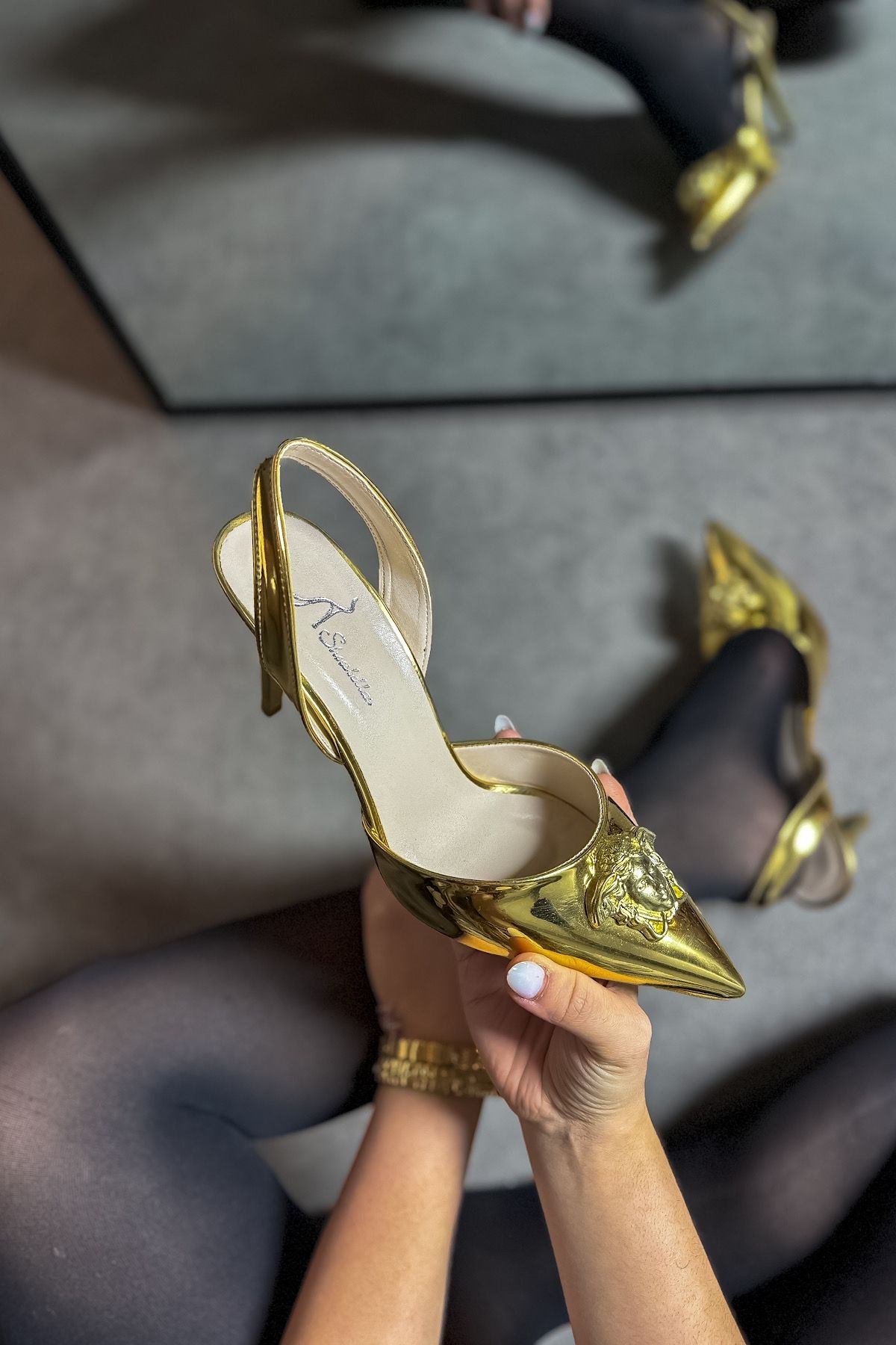 SHOEBELLAS Blade Gold Rugan Toka detaylı Kadın Topuklu Ayakkabı