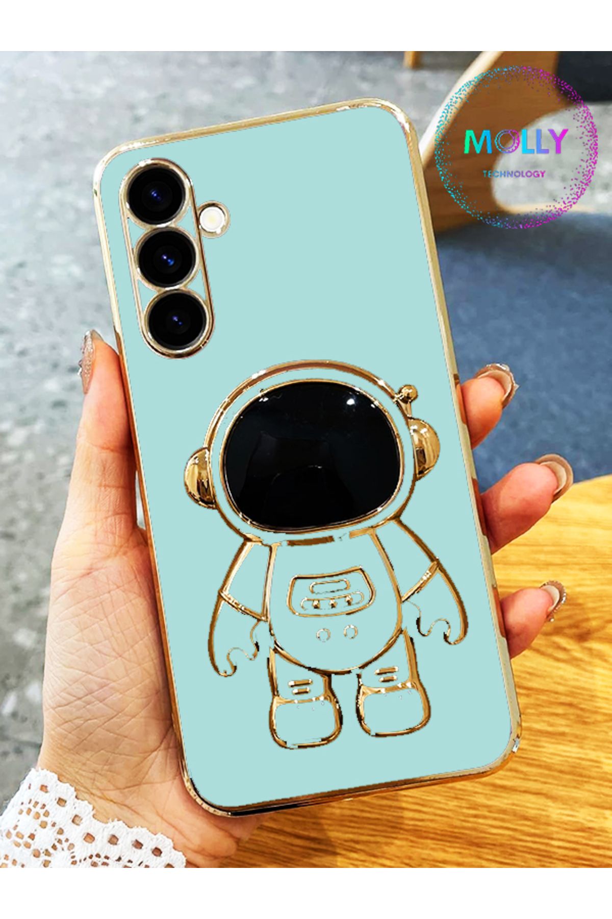 Molly Samsung Galaxy A34 İçin Su Yeşili Astronot Standlı Kenarları Gold Detaylı Lüks Silikon Kılıf