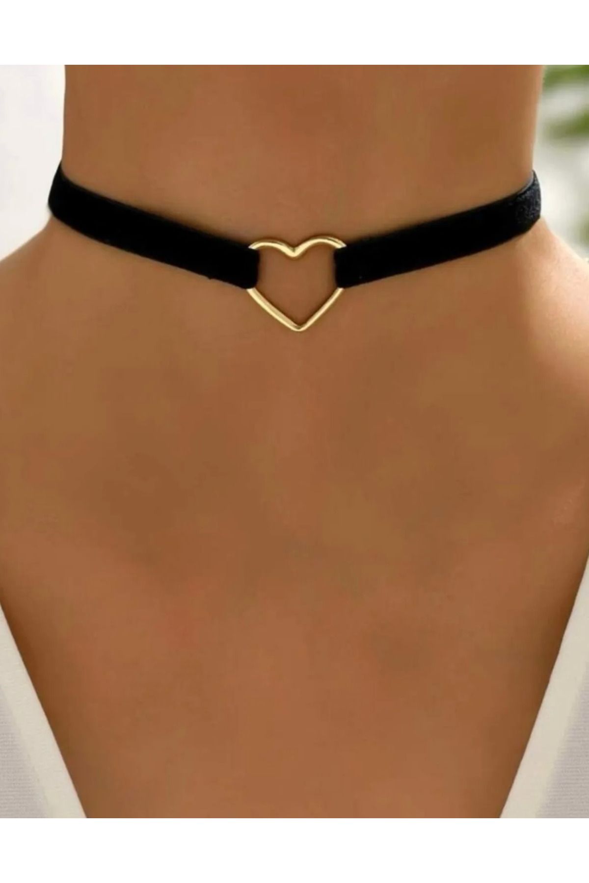 Tisseia Kalp Detaylı Altın Renk, Siyah Elastik Choker Kolye Aksesuar