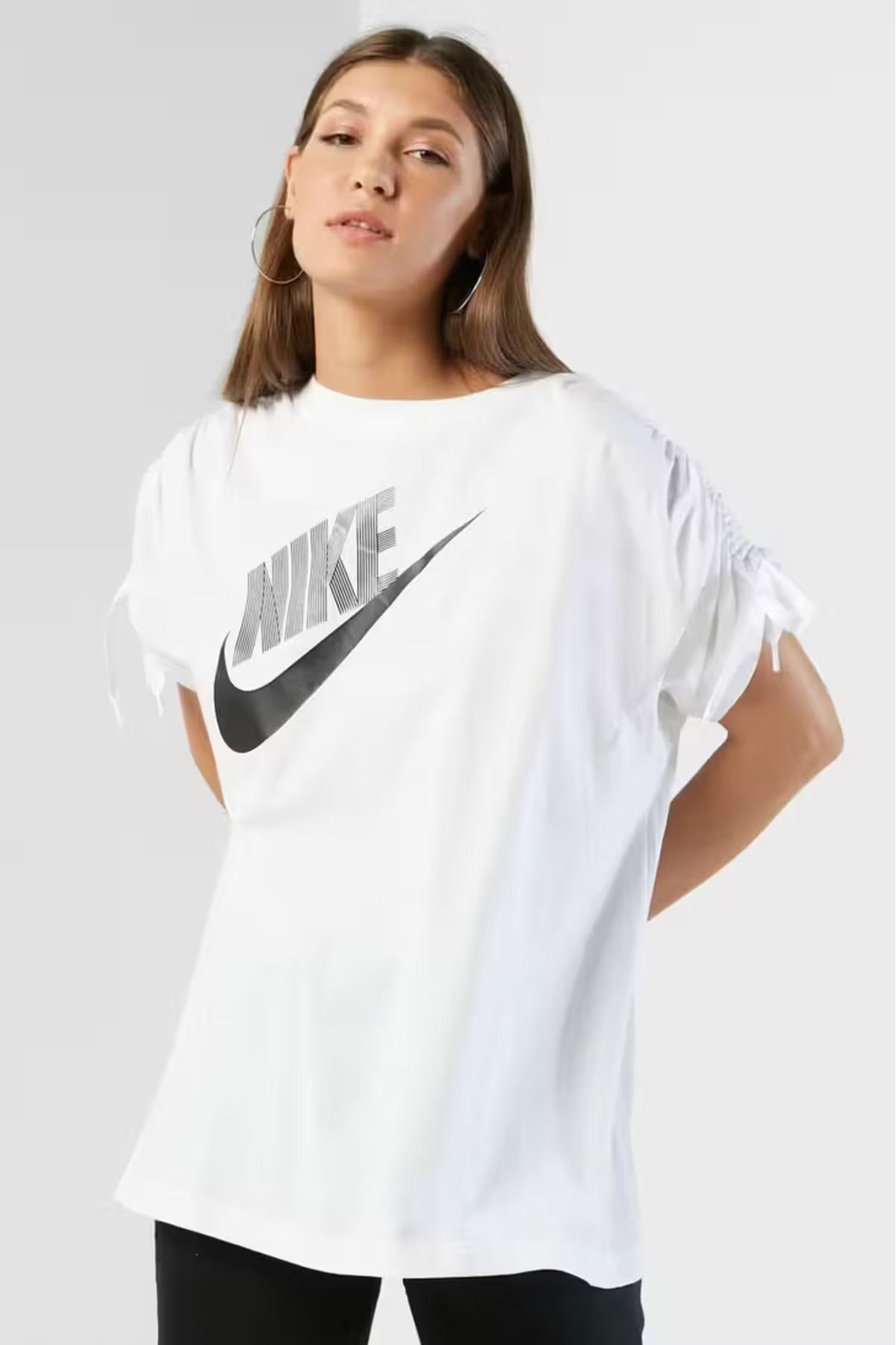 Nike Sportswear Dance Short-Sleeve Oversize Kesim Kadın Spor Tişört