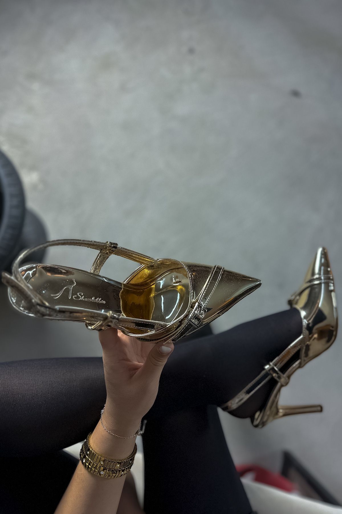 SHOEBELLAS Move Gold Rugan Toka Detaylı Kadın Topuklu Ayakkabı