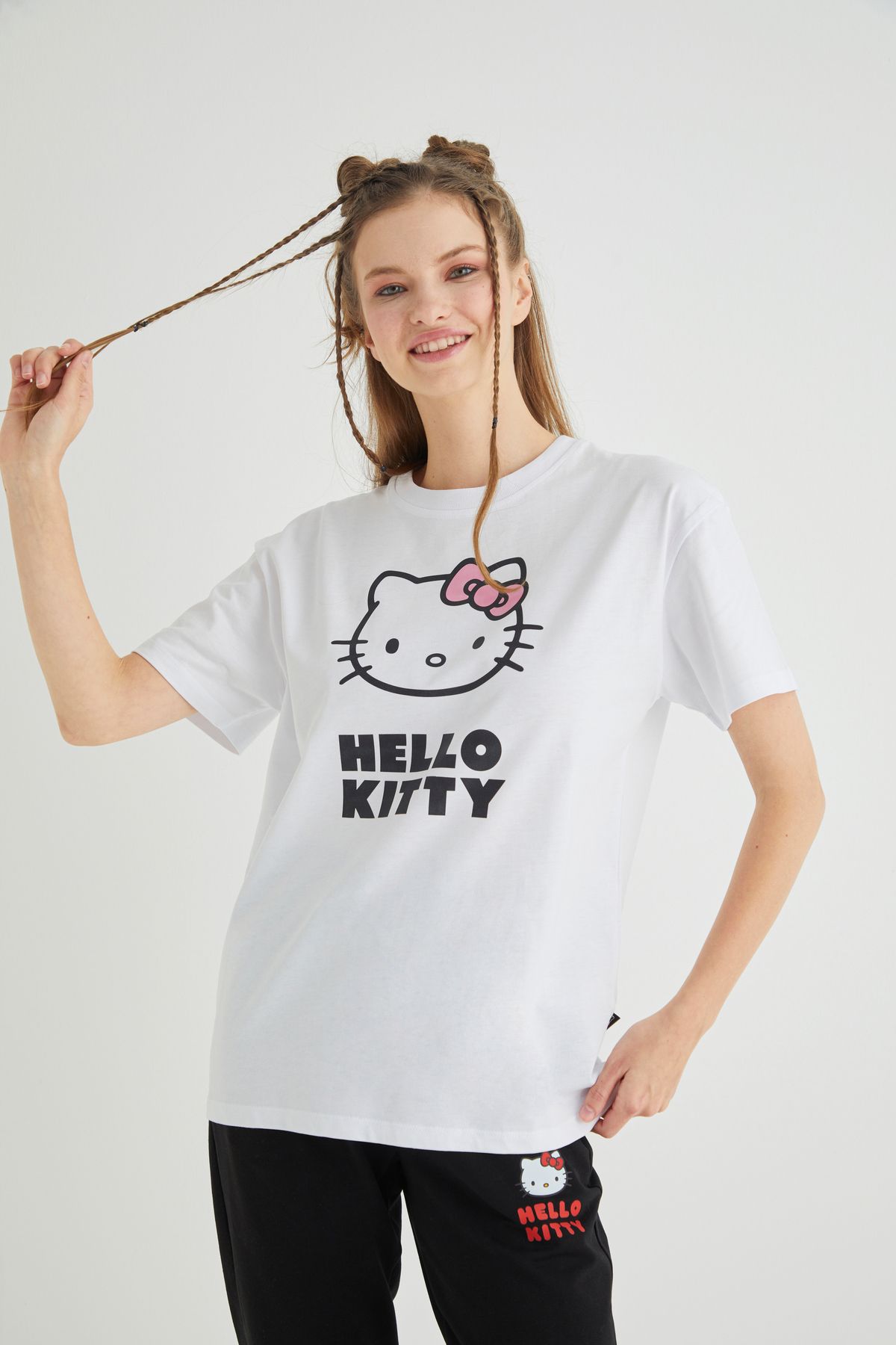 Hello Kitty Lisanslı Baskılı Basic Beyaz T-shirt Relaxed Kalıp Bisiklet Yaka 100% Pamuk Roz-23