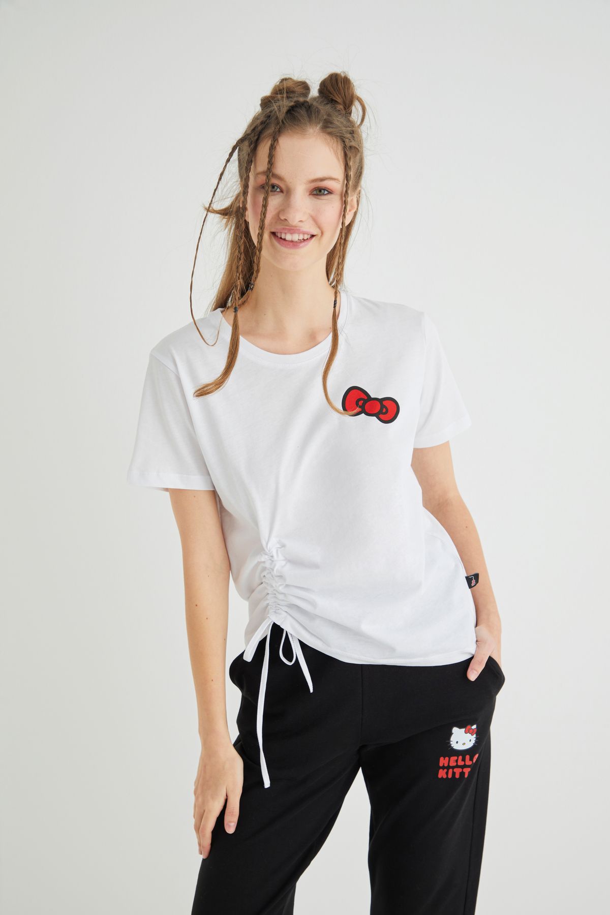 Hello Kitty Lisanslı Baskılı Beyaz Tişört Regular Fit / Normal Kesim Yandan Bağlamalı 100% Pamuk Roz-02