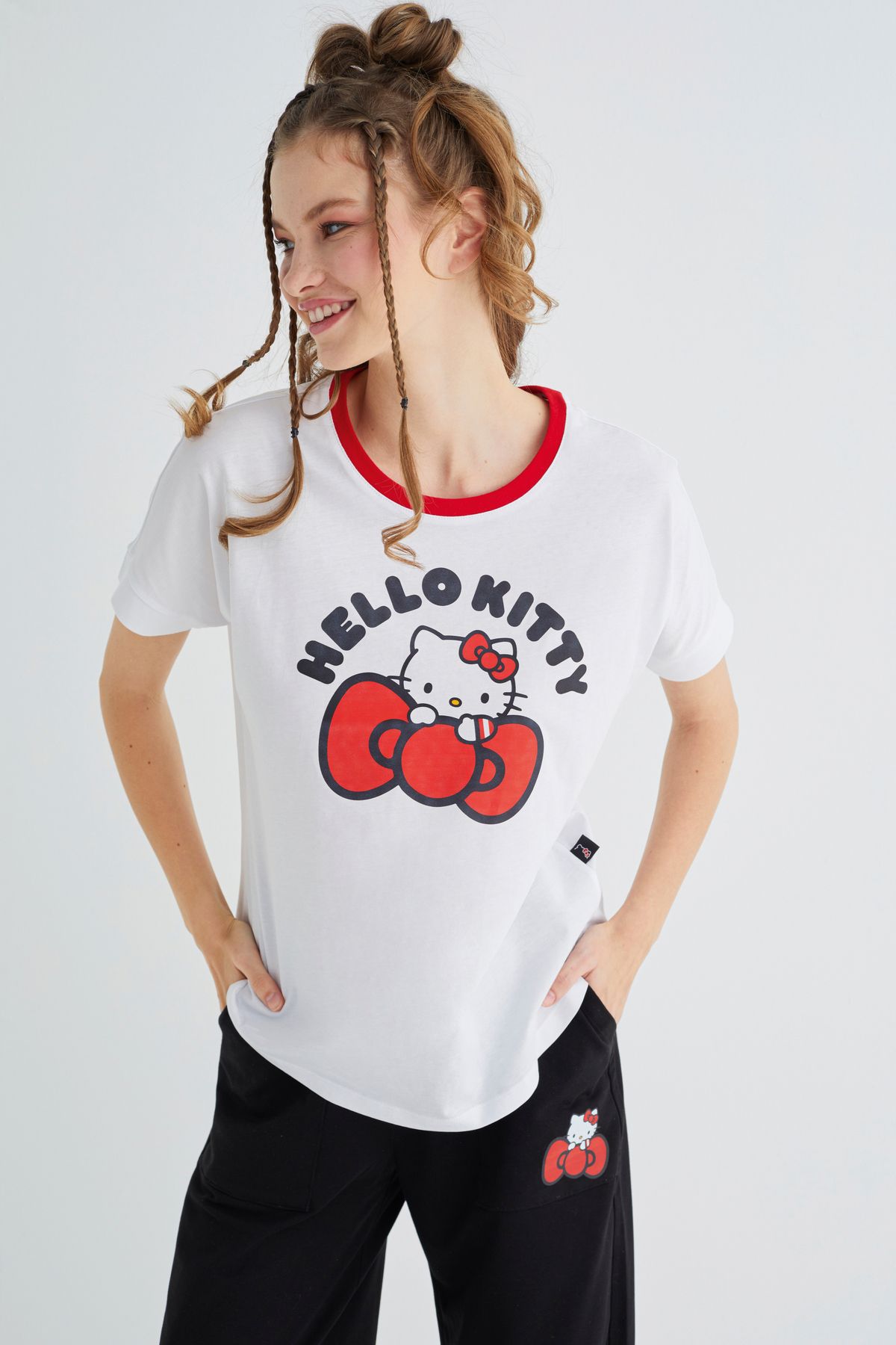 Hello Kitty Lisanslı Baskılı Beyaz Tişört Regular Fit / Normal Kesim 100% Pamuk Roz-01