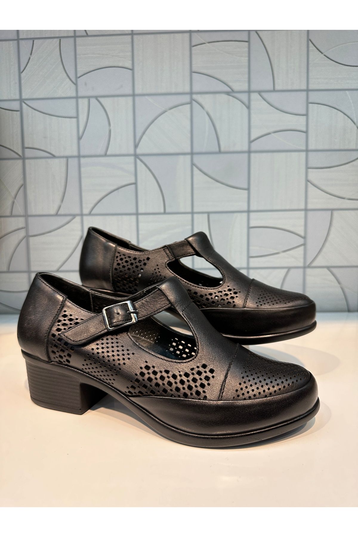Anıl Ayakkabı Castle 24565 Kadın Siyah Hakiki Deri Topuklu Kemer Toka Bağlamalı Günlük Ayakkabı - Anıl Ayakkabı