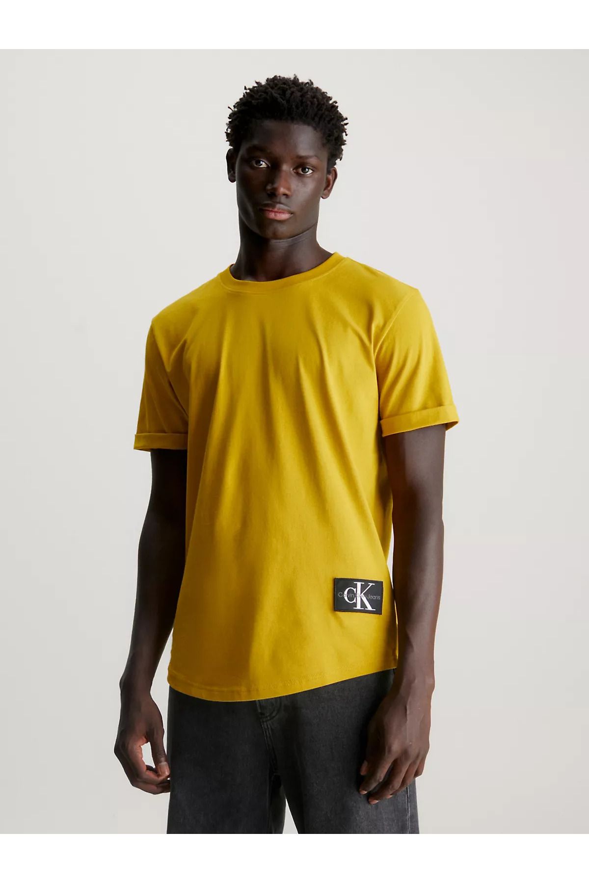 Calvin Klein Erkek Marka Logolu Yavarlak Yakalı Pamuklu Günlük Kullanım Sarı T-Shirt J30J323482-ZIE