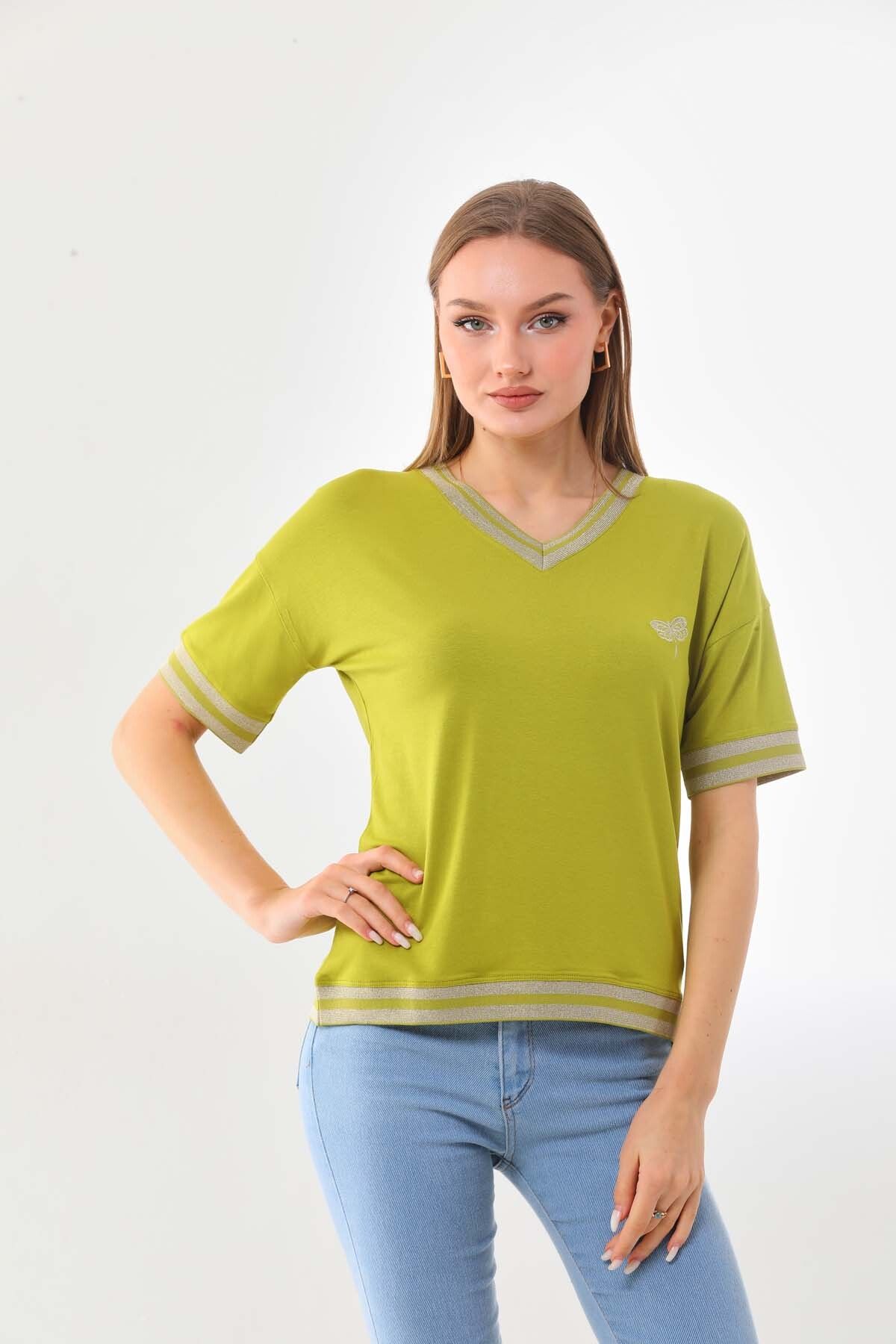 Sistas Kadın V Yaka İşlemeli Çizgi Detaylı Kısa Kol Penye Bluz 23040 Yağ Yeşili