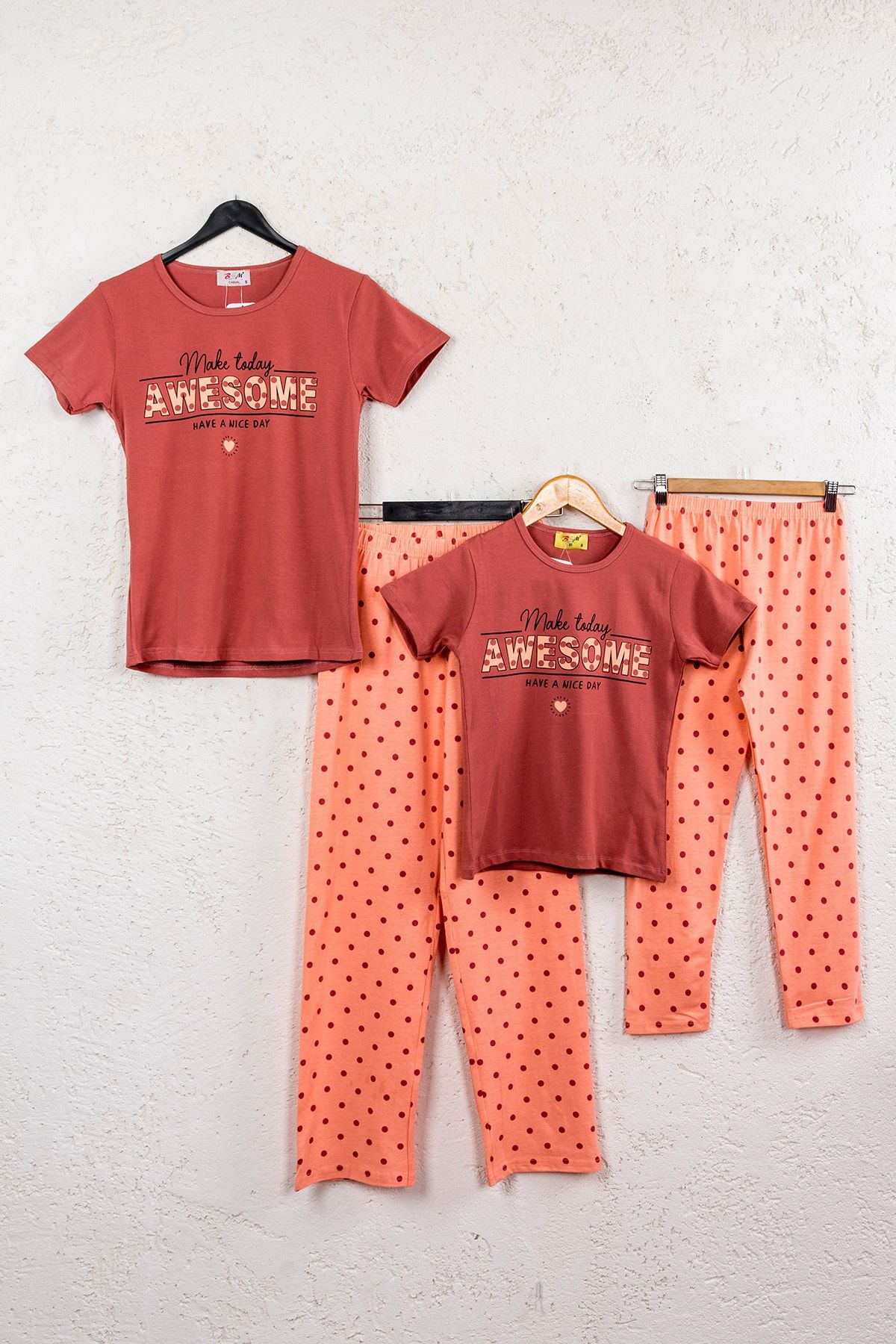 BSM Anne Kız Çocuk Pamuklu Gül Kurusu Puantiyeli Yüksek Kalite Kısa Kollu Pijama Takımı