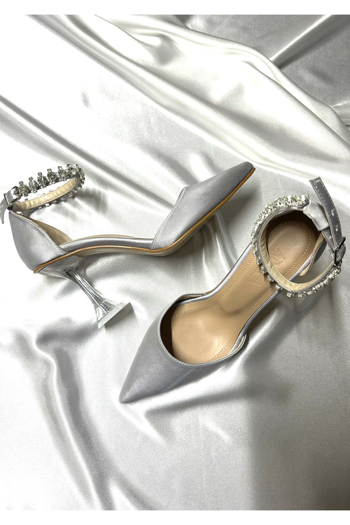 TrendyAnka Lady Saten Gümüş Kristal Taşlı 8 Cm Şeffaf Topuklu Sivri Burunlu Abiye Ayakkabı