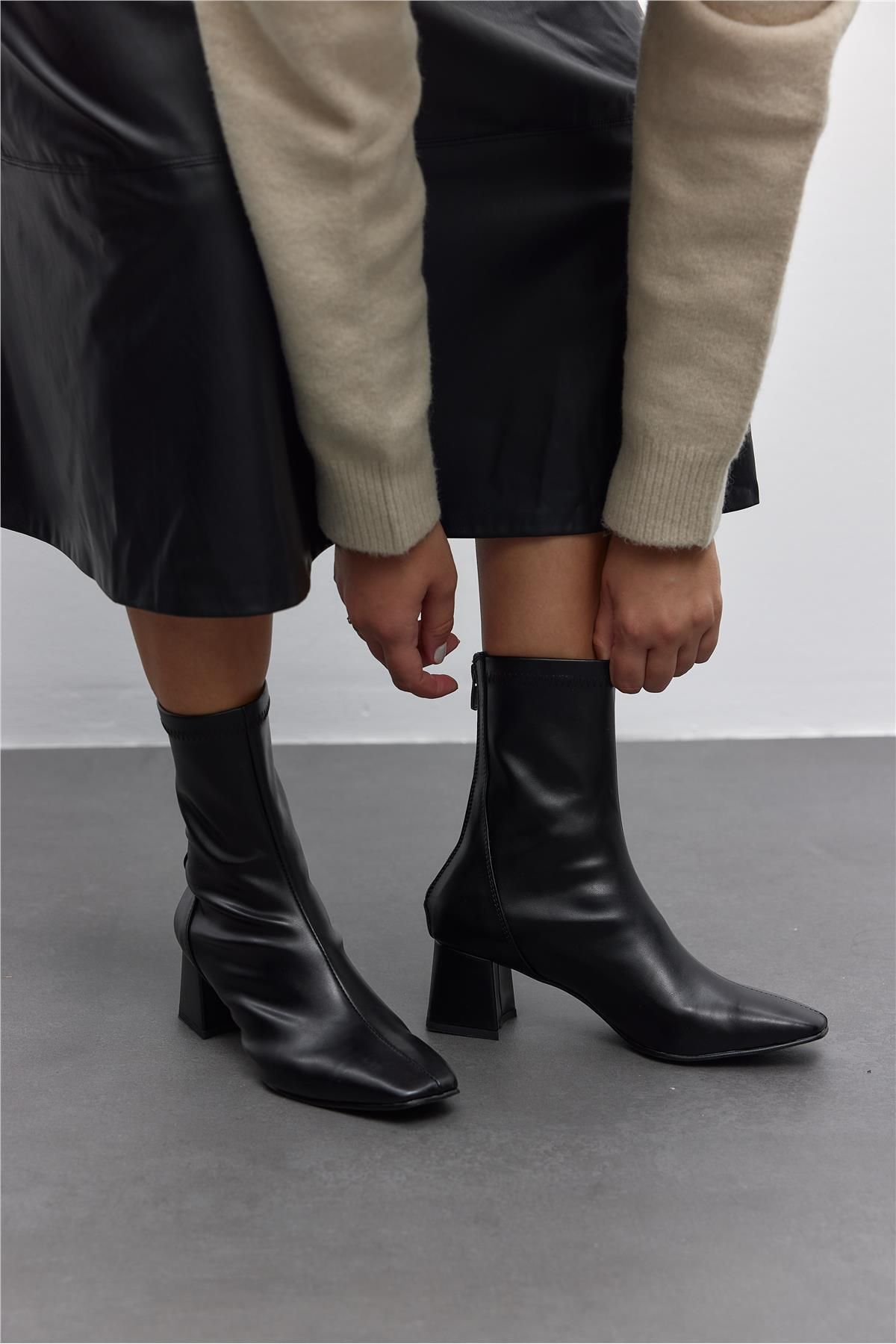 Cömert Ayakkabı Arlete Kadın Topuklu Bot Siyah Deri