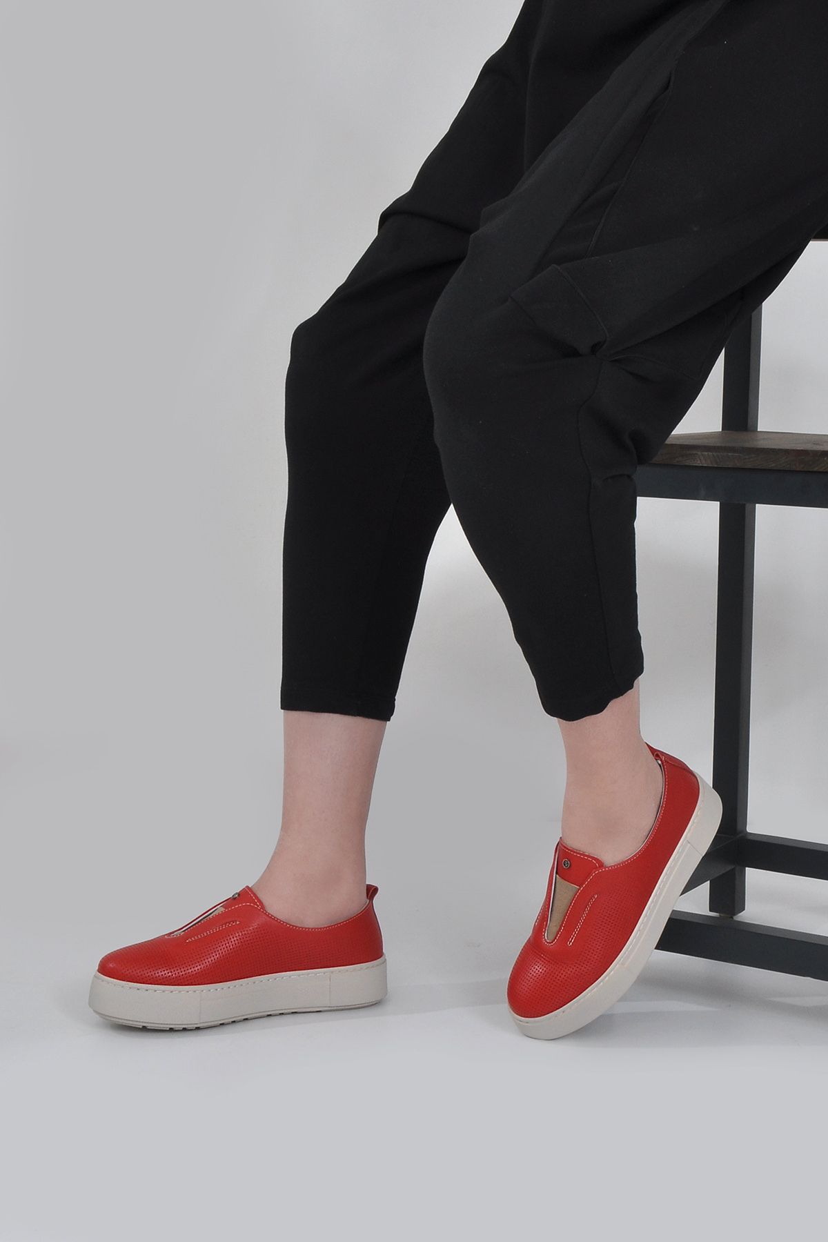 Vizon Ayakkabı Kadın Kırmızı Hakiki Deri Günlük Ayakkabı VZN23K-085