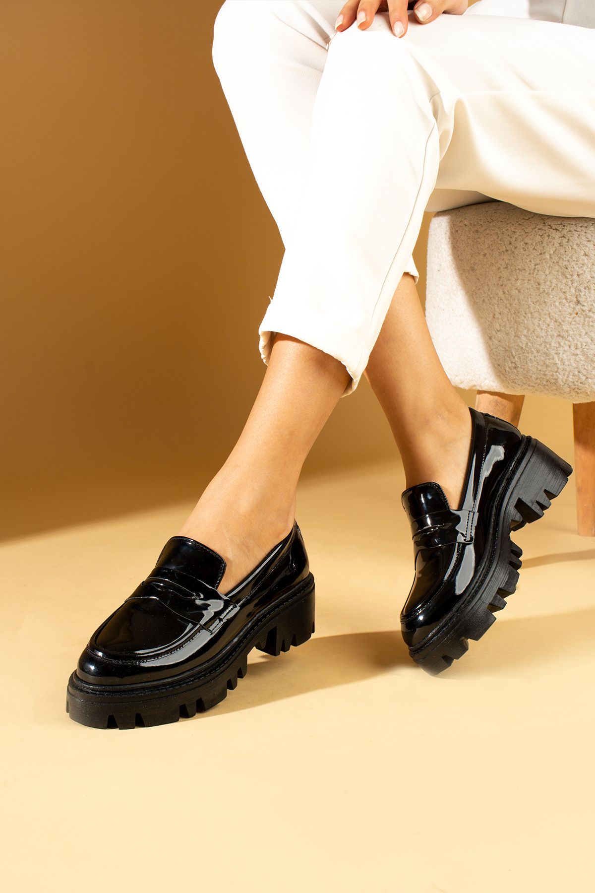 Pembe Potin Kadın Siyah Rugan Loafer Makosen Casual Tokalı Günlük Rahat Taban Ayakkabı