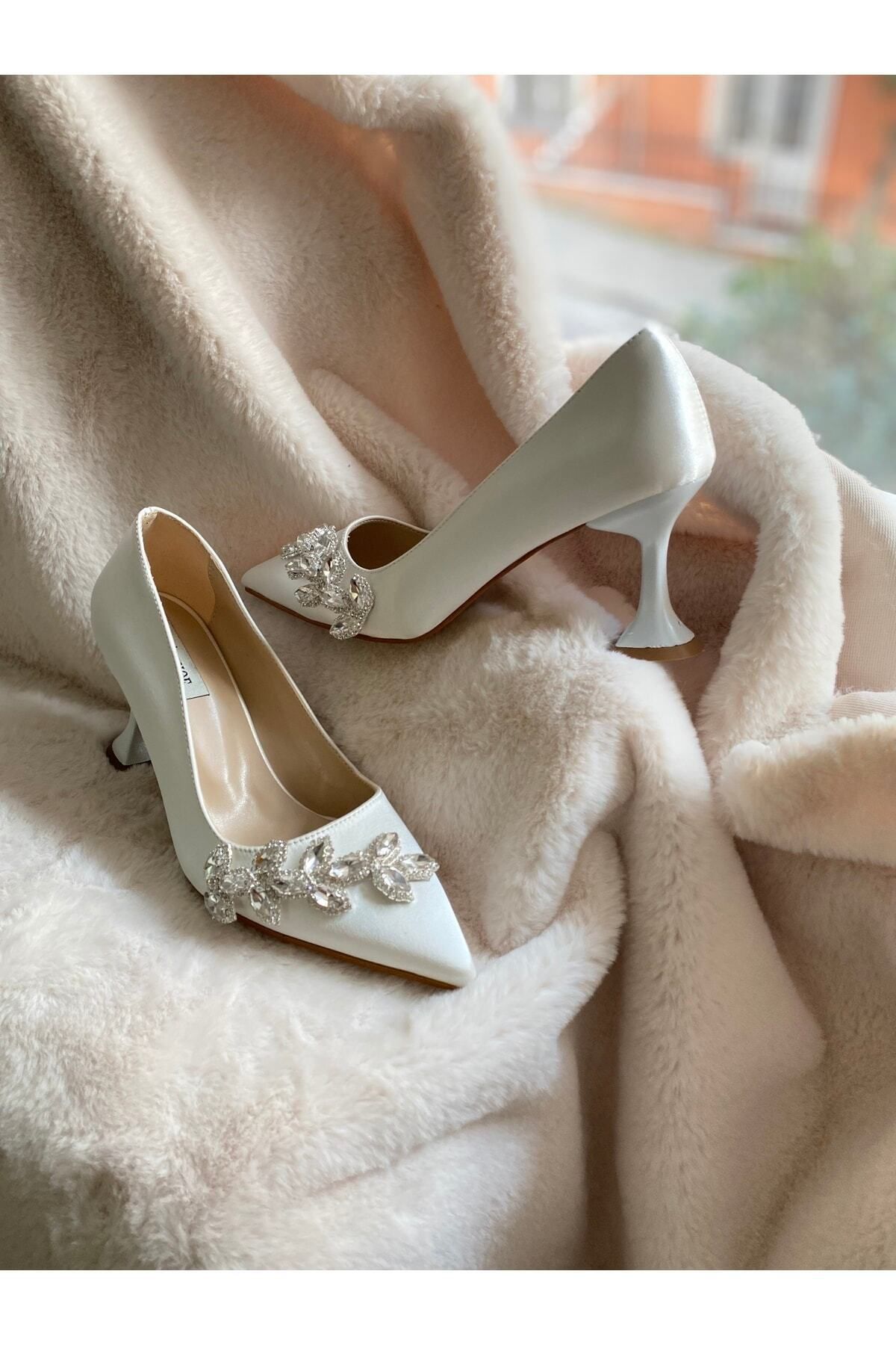 LADİESHOE El Işleme Taşlı Kadın Ayakkabı Beyaz Stiletto