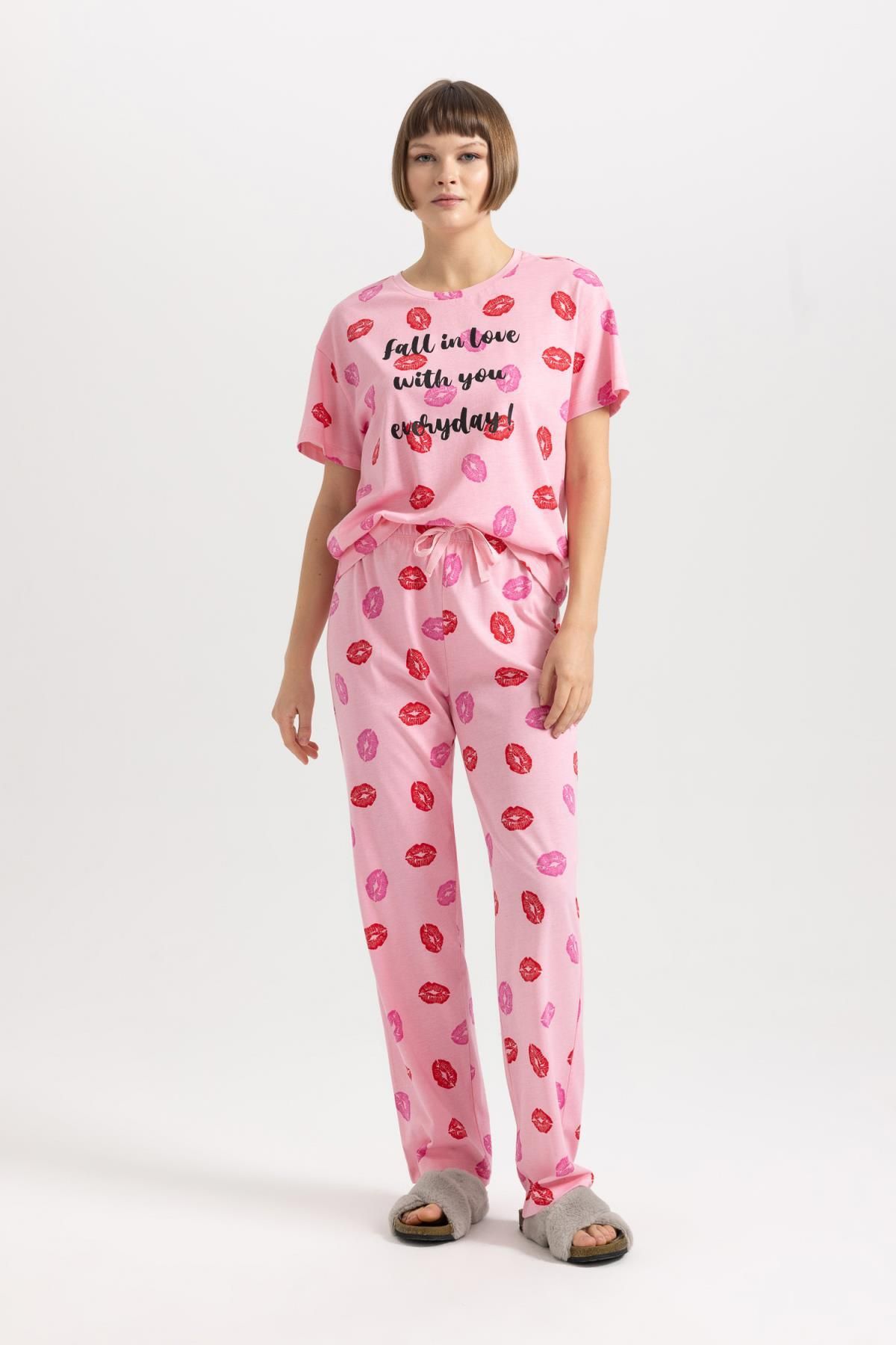 Defacto Fall In Love Regular Fit Kısa Kollu Desenli Pijama Takımı B6206ax24sp