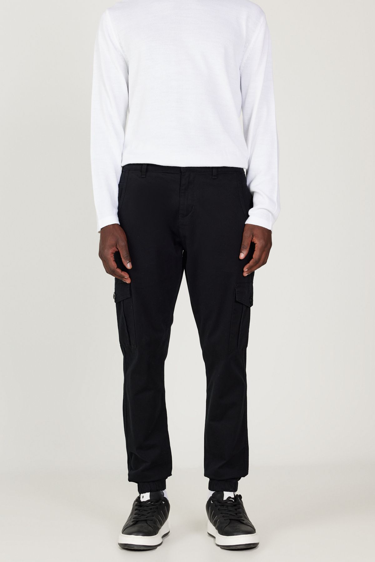 AC&Co / Altınyıldız Classics Erkek Siyah Slim Fit Dar Kesim Kargo Cepli Pamuklu Esnek Pantolon