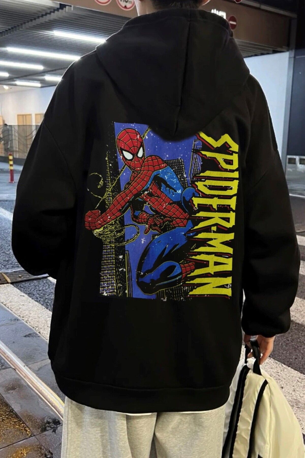 Ef Butik Siyah Kapüşonlu Sırt Baskılı Spiderman Karakter Sweatshirt