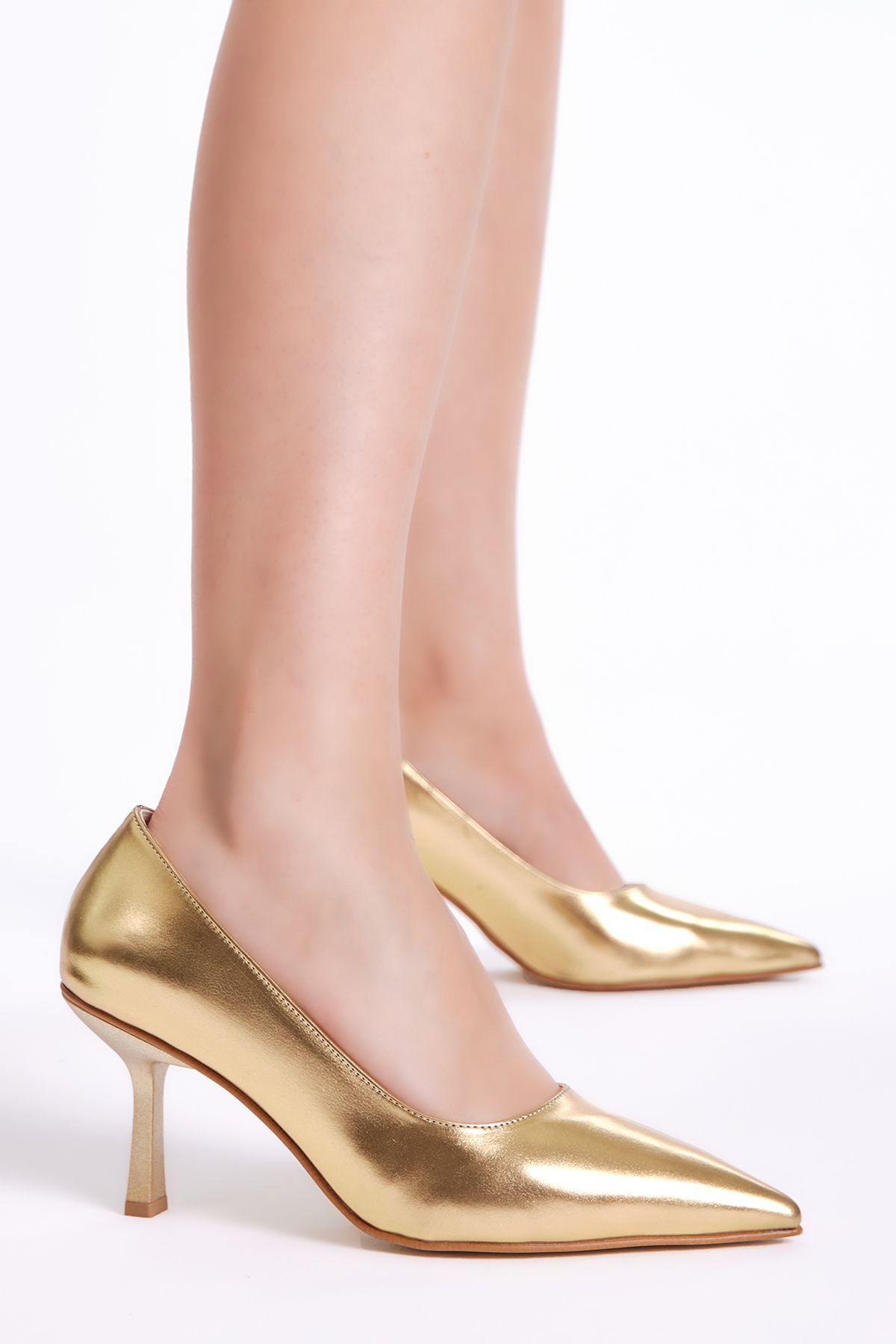 Tonny Black Kadın Gold Cilt Gecce Serisi Sivri Burunlu Topuklu Ayakkabı