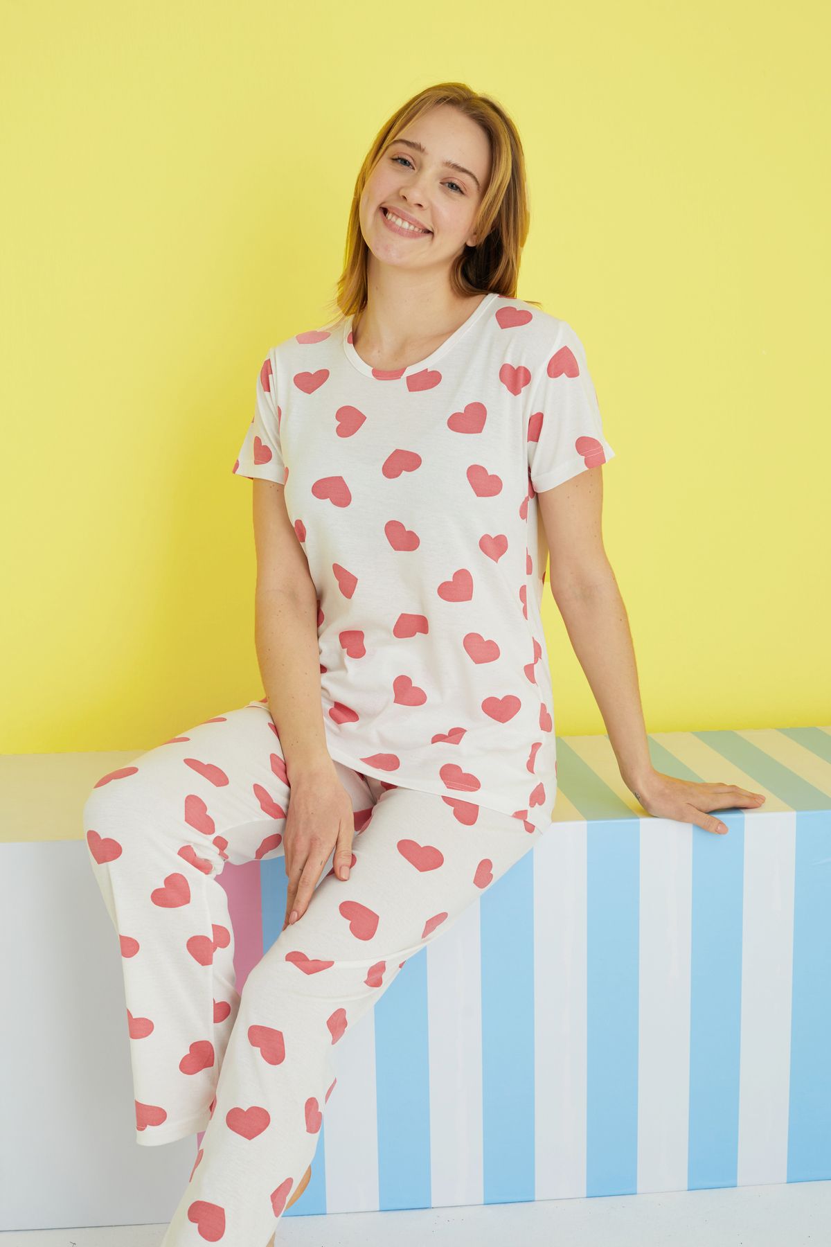 Siyah İnci beyaz narçiçeği kalp desenli Örme Pijama Takımı