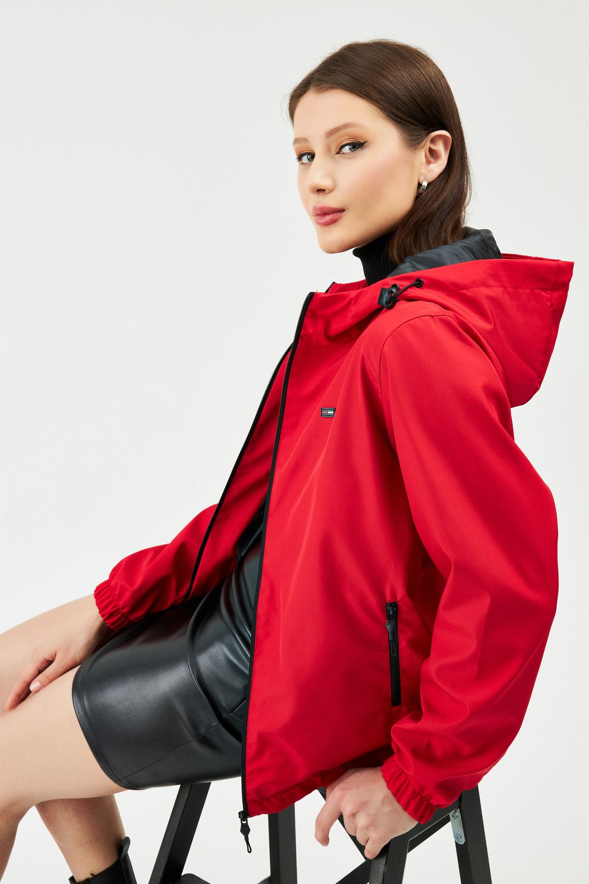 River Club Kadın Kırmızı Içi Astarlı Kapüşonlu Cepli Yağmurluk - Rüzgarlık Ceket
