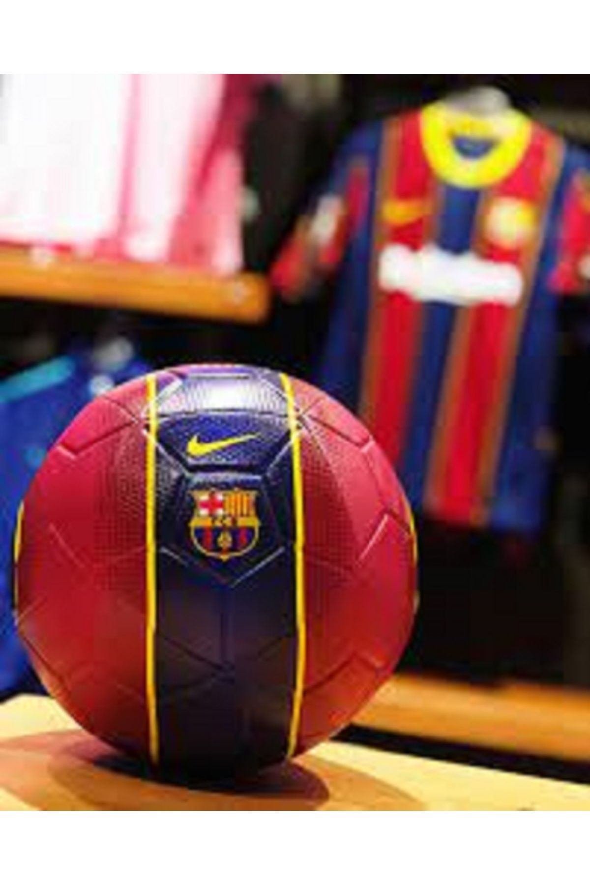 Nike Aerowtrac Barça Messi Özel Seri Futbol Topu
