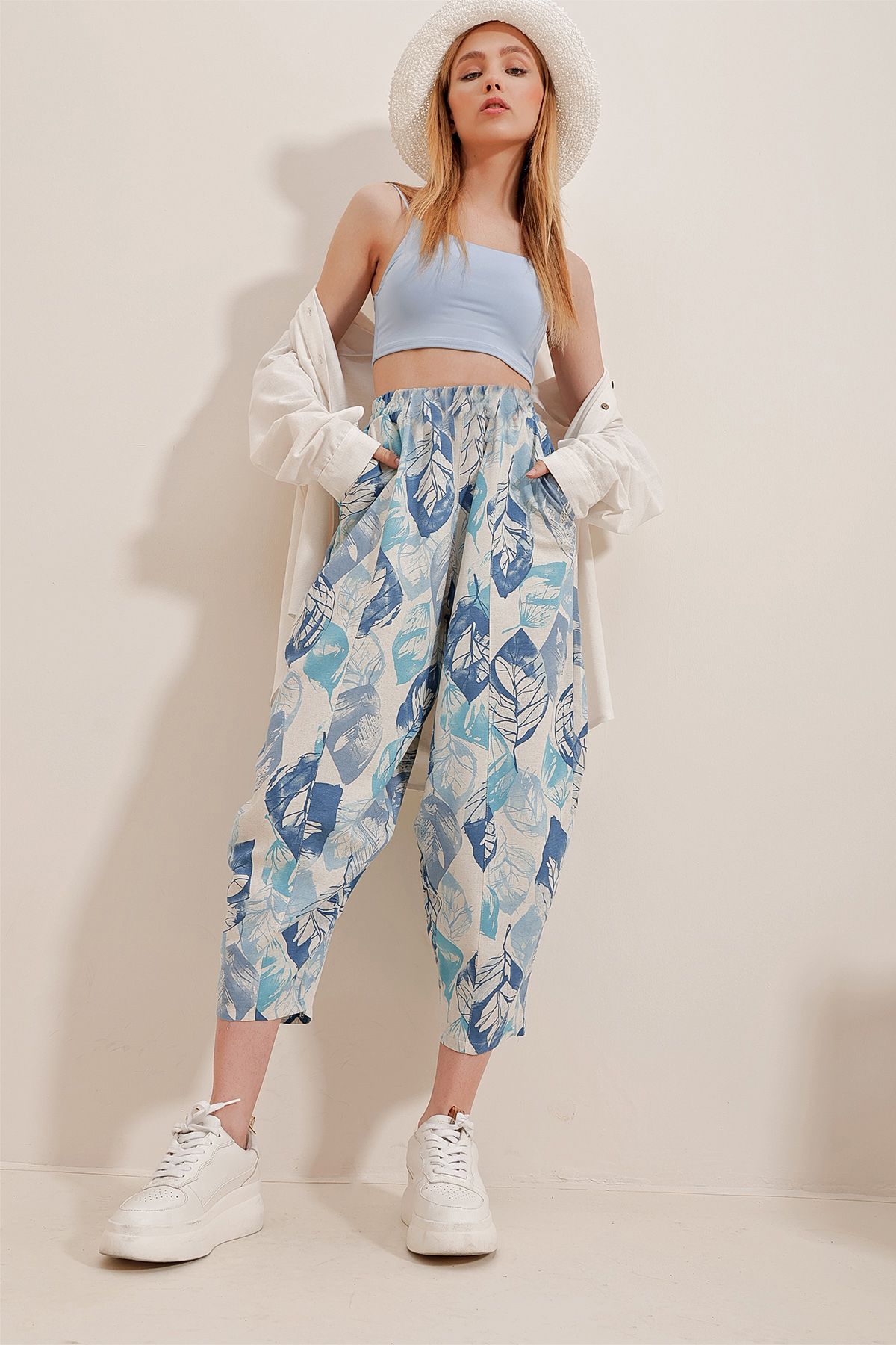 Trend Alaçatı Stili Kadın Mavi Desenli Bol Keten Pantolon ALC-X10261