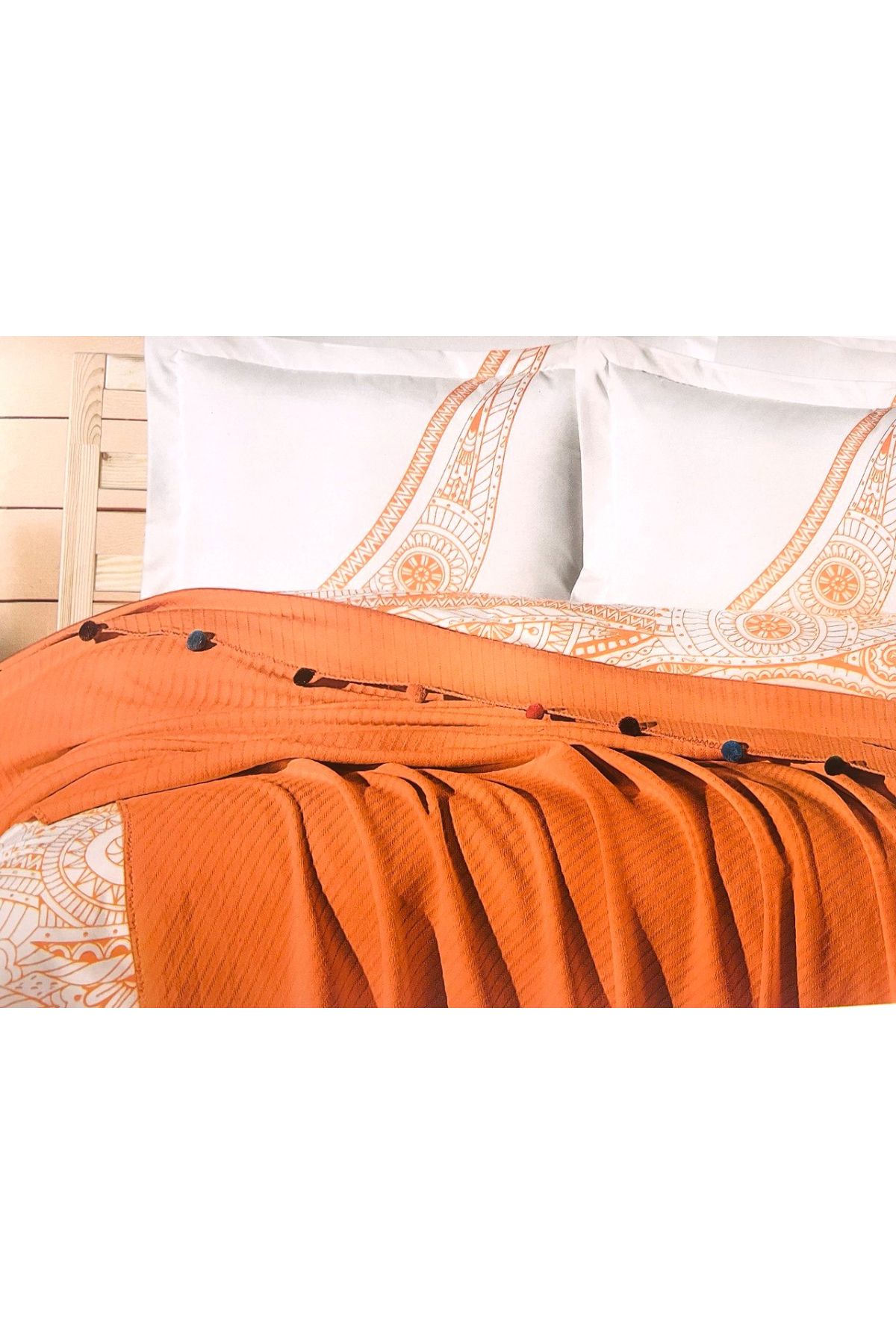 ENVOGUE Orange Ponponlu Pike Seti, Oda Kokusu Hediye ( Pike , Çarşaf , 2 Adet Yastık Kılıfı )
