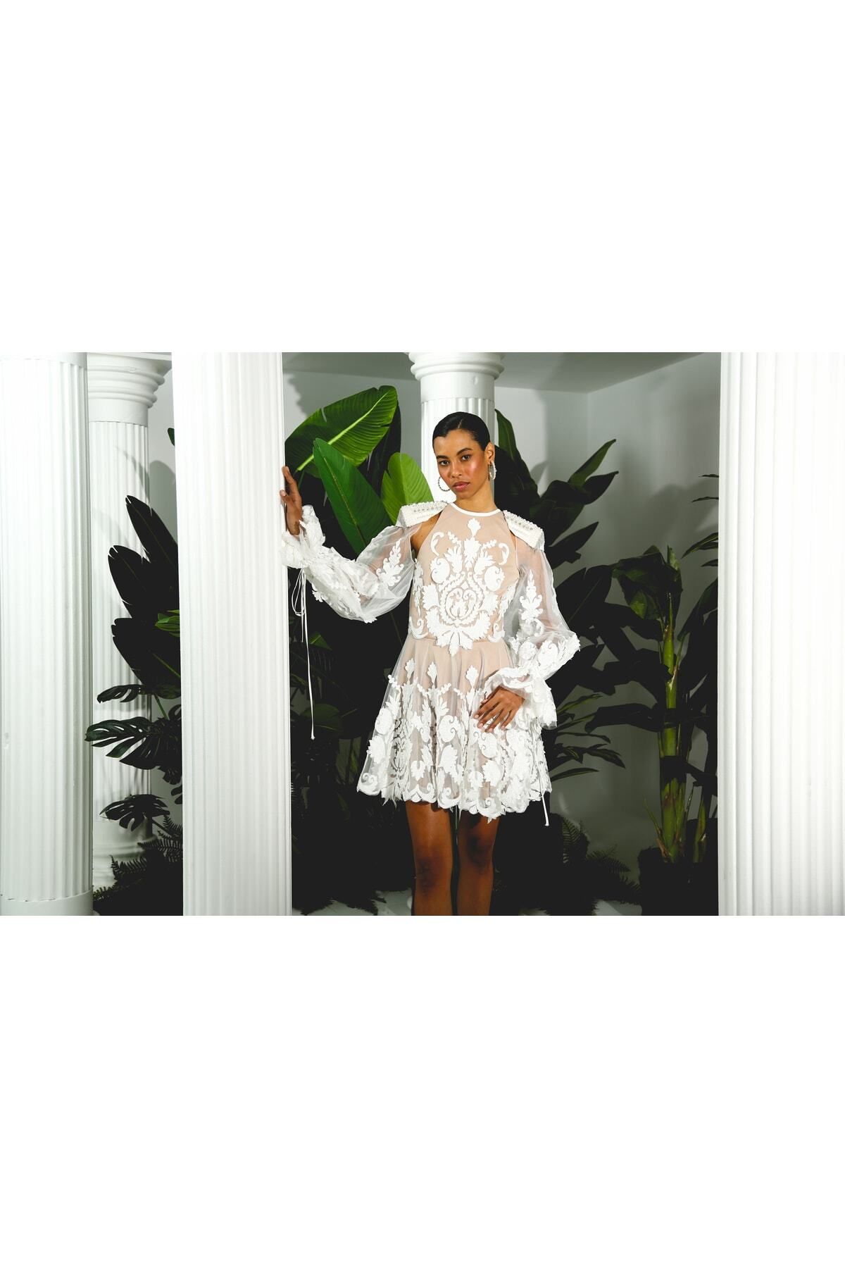 Rheme And Fons Özel Tasarım Couture El Işçiliği Apolet Tül Detaylı Mini Beyaz Elbise