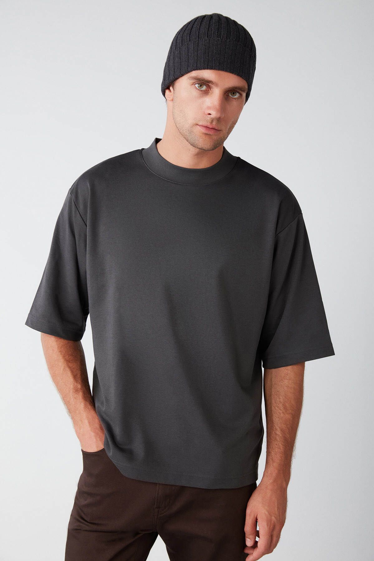 GRIMELANGE Ascolı Erkek Oversize Fit Özel Kalın Dokulu Kumaşlı Yüksek Yaka Antrasit T-shirt