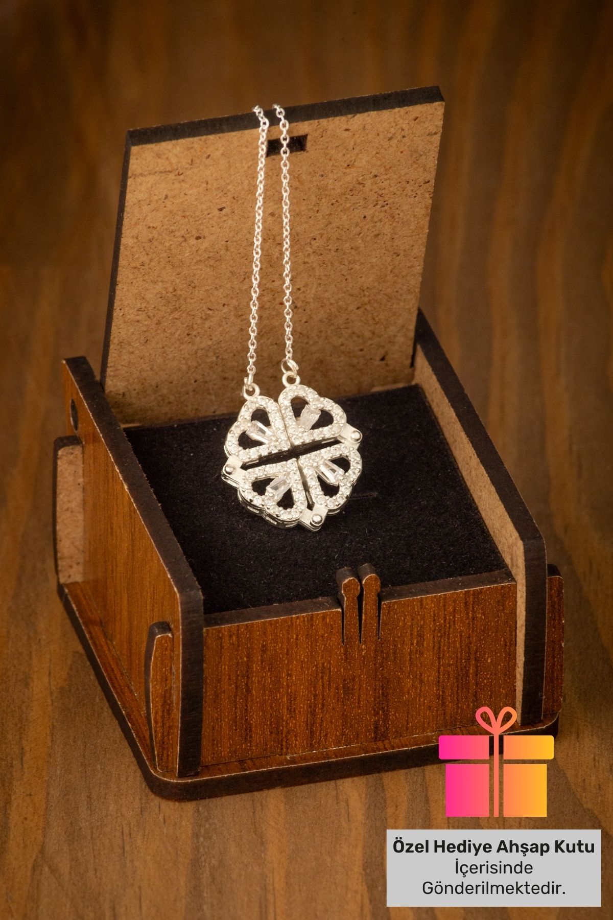 Lucente Jewellery Hediye Kutulu Dört Yapraklı Mıknatıslı Yonca Kalpli Aşk Kolyesi 925 Ayar Gümüş Zincirli Kalp Kolye